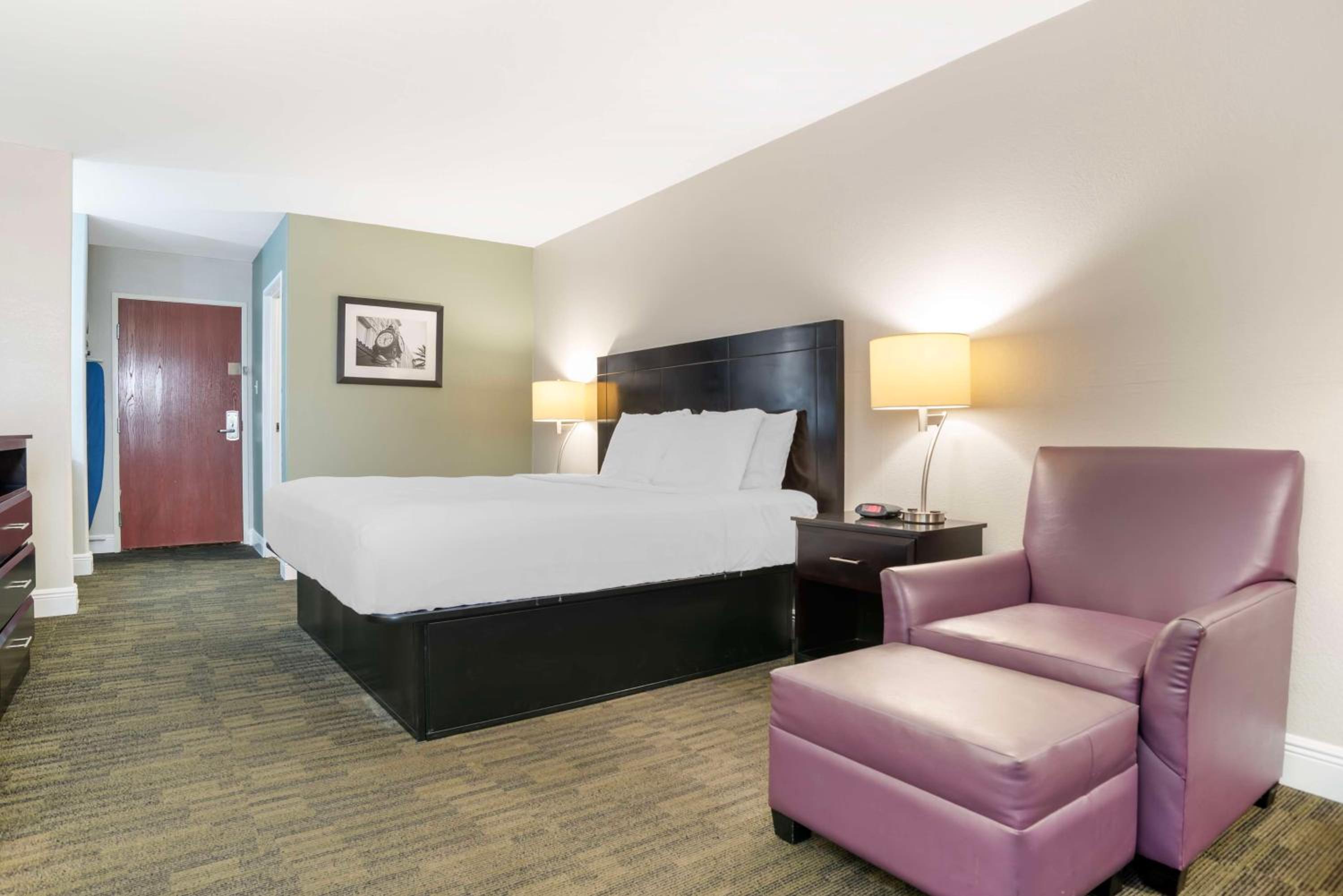 King Room - Non-Smoking - Photo 1