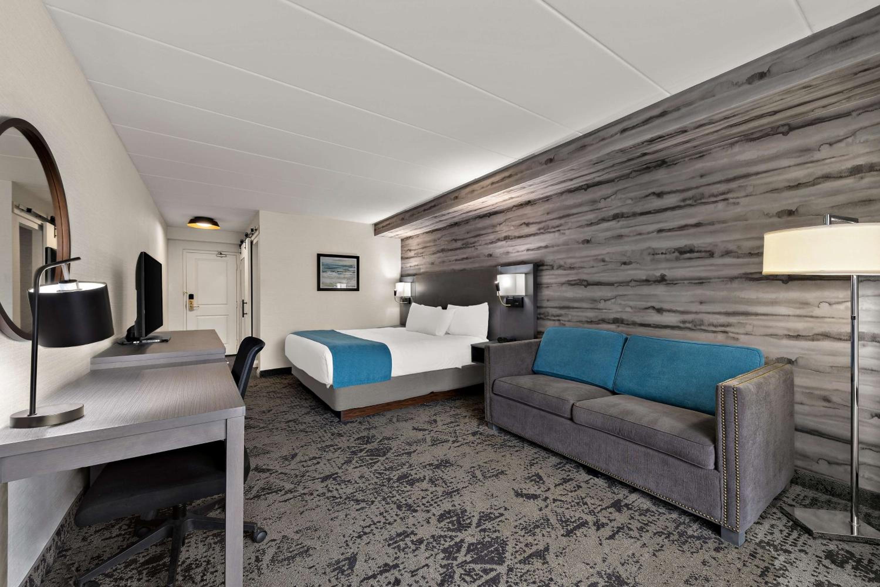 King Room with Sofa Bed and Balcony - Photo 1