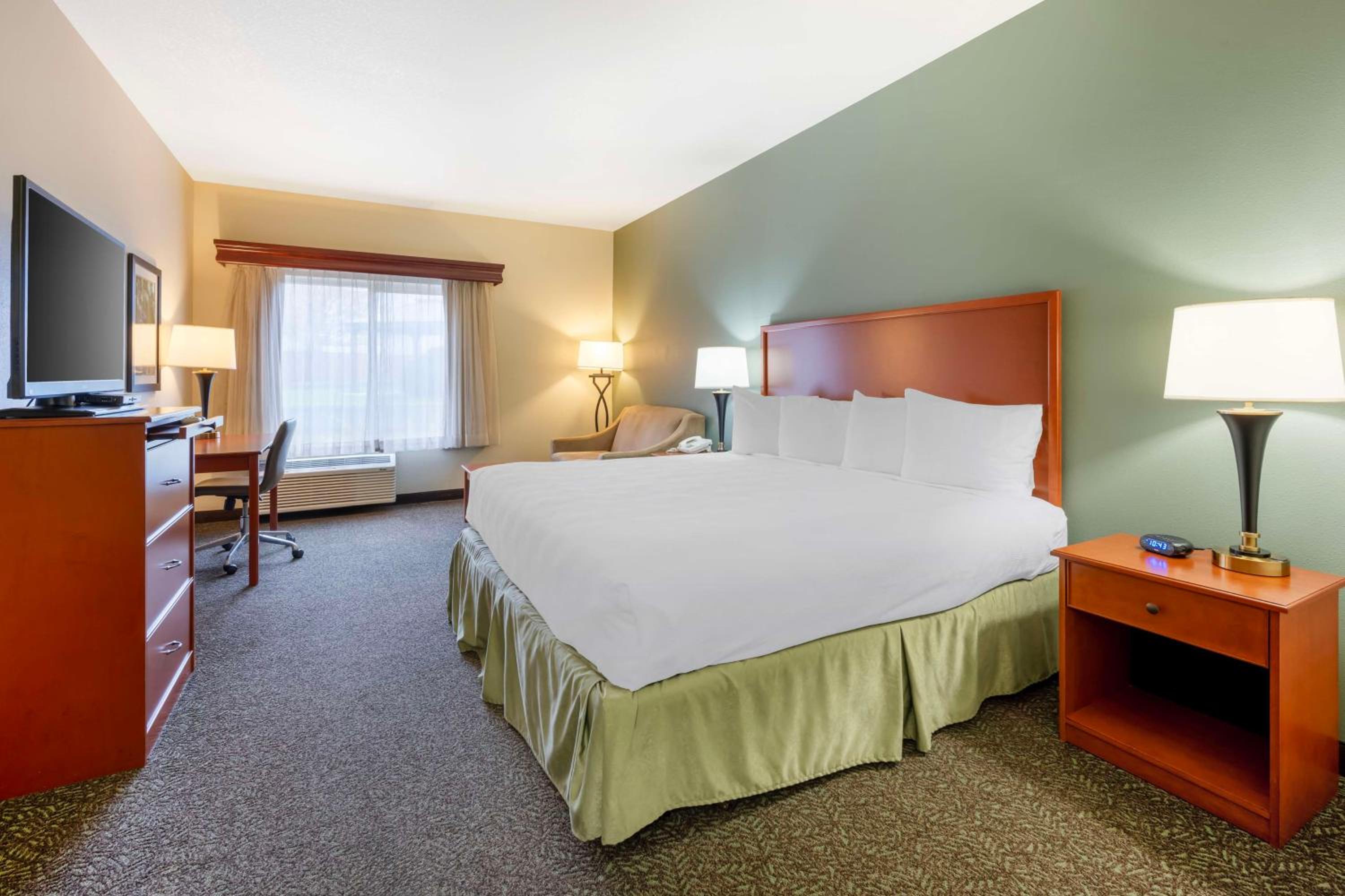 Queen Room photo 1