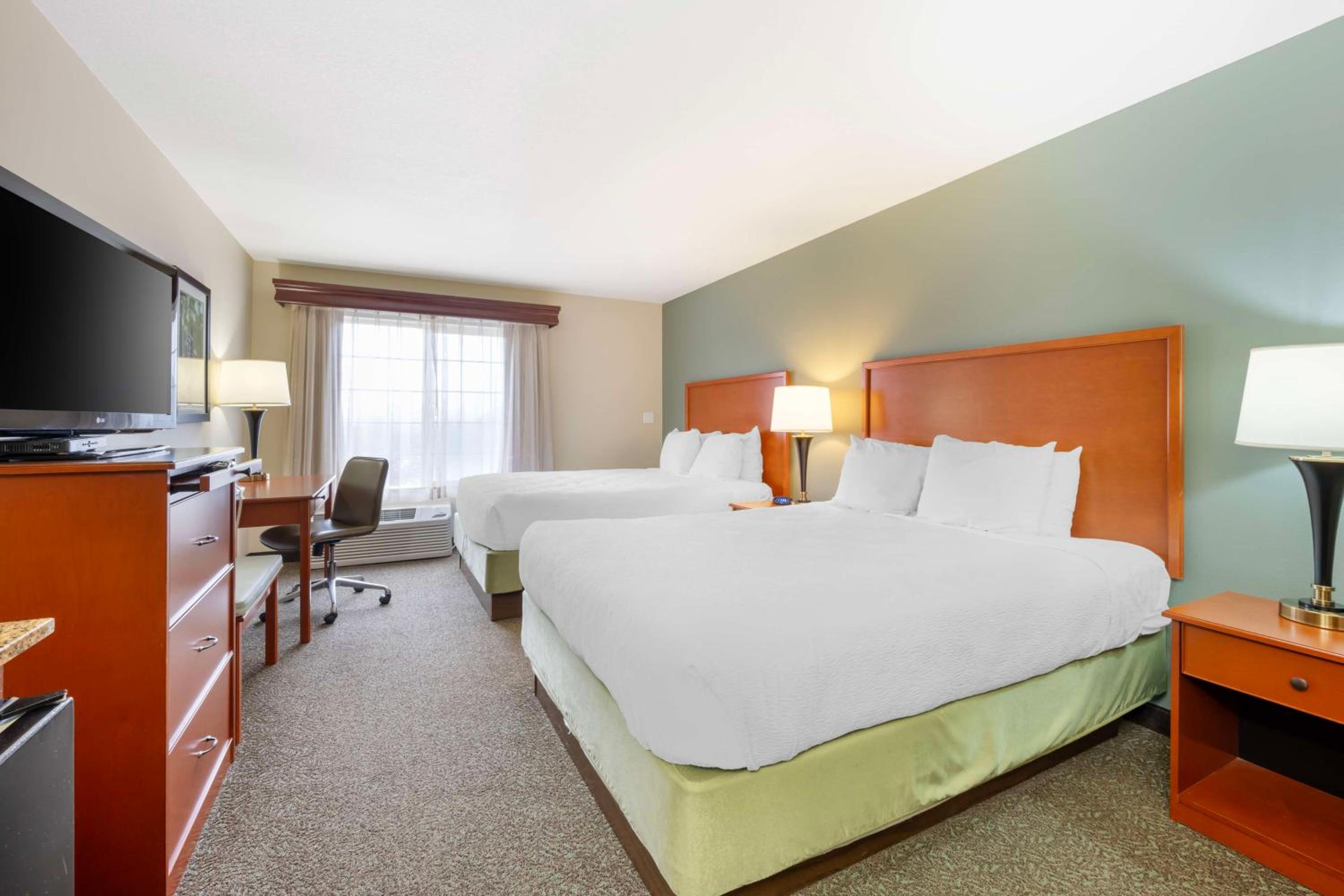 Queen Room with Two Queen Beds photo 1