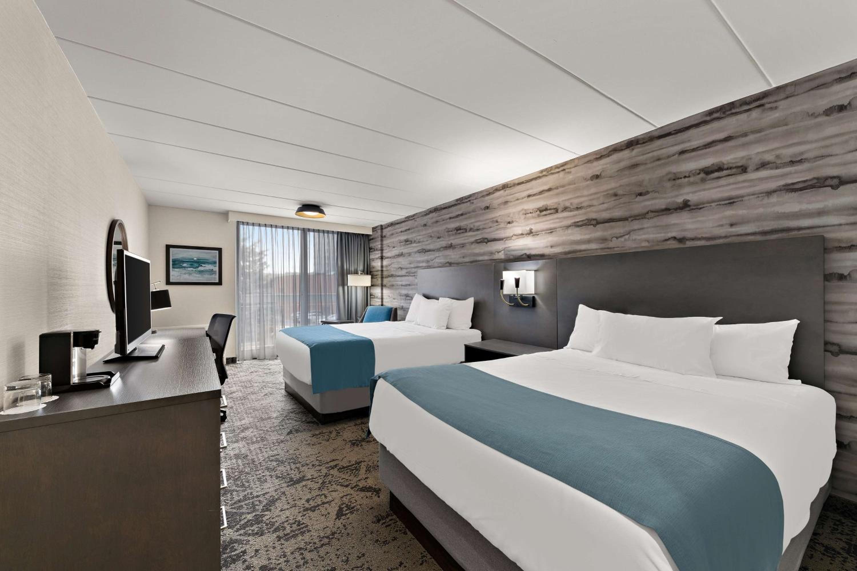 Queen Room with Two Queen Beds and Roll-In Shower - Mobility Accessible/Non-Smoking - Photo 1