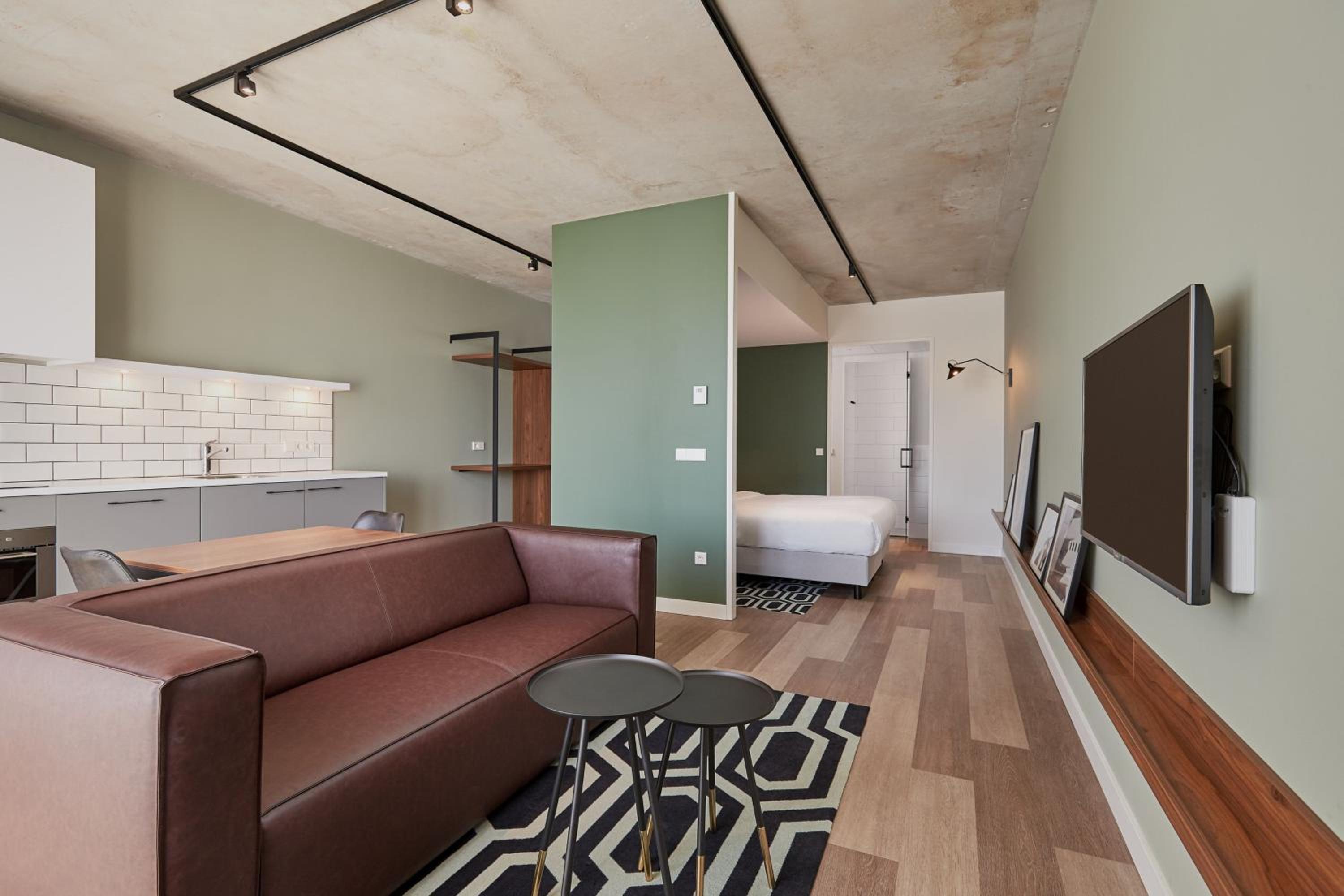 King Studio Apartment - Photo 2