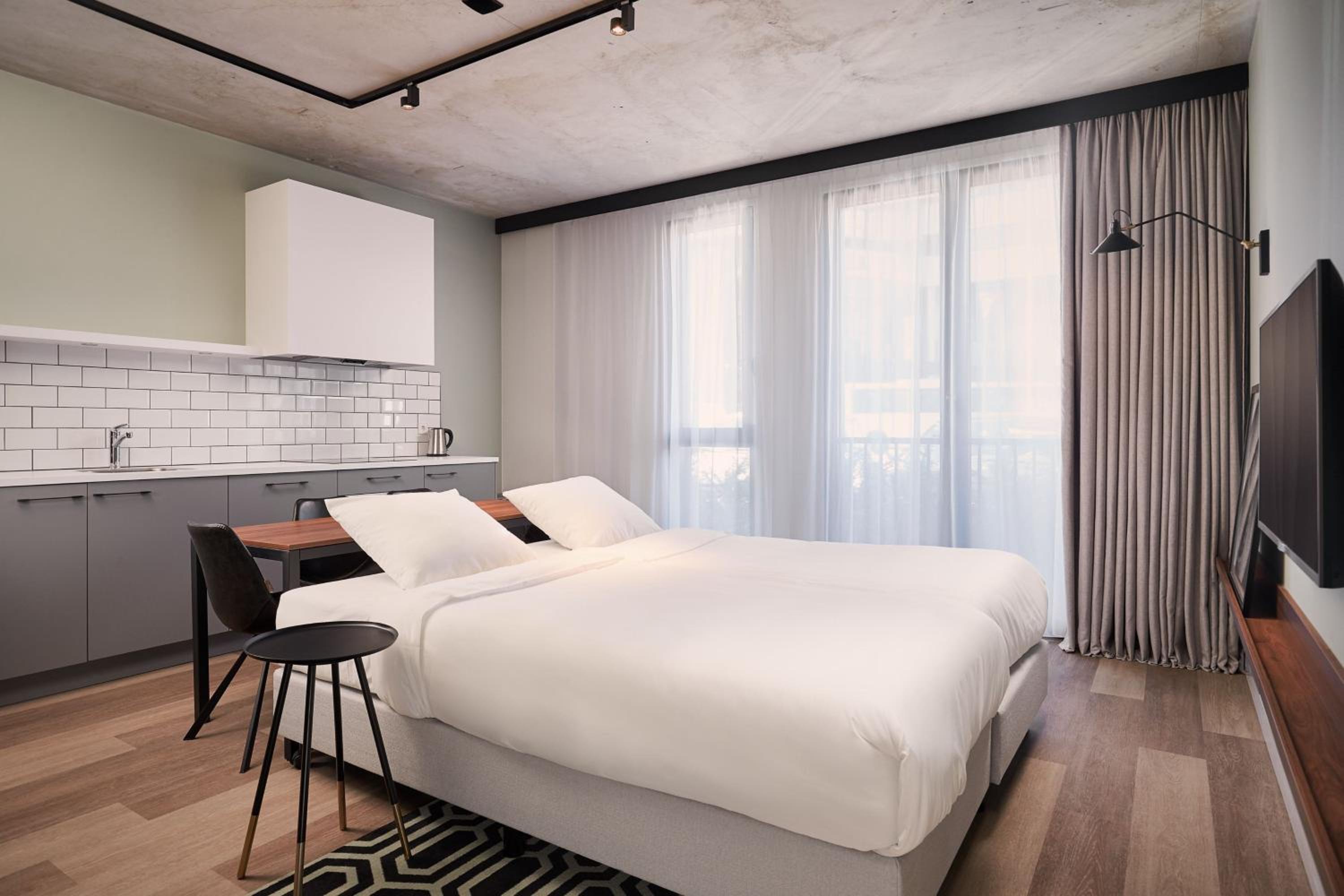 Family One-Bedroom Apartment with One King Bed and Sofa Bed - Photo 2