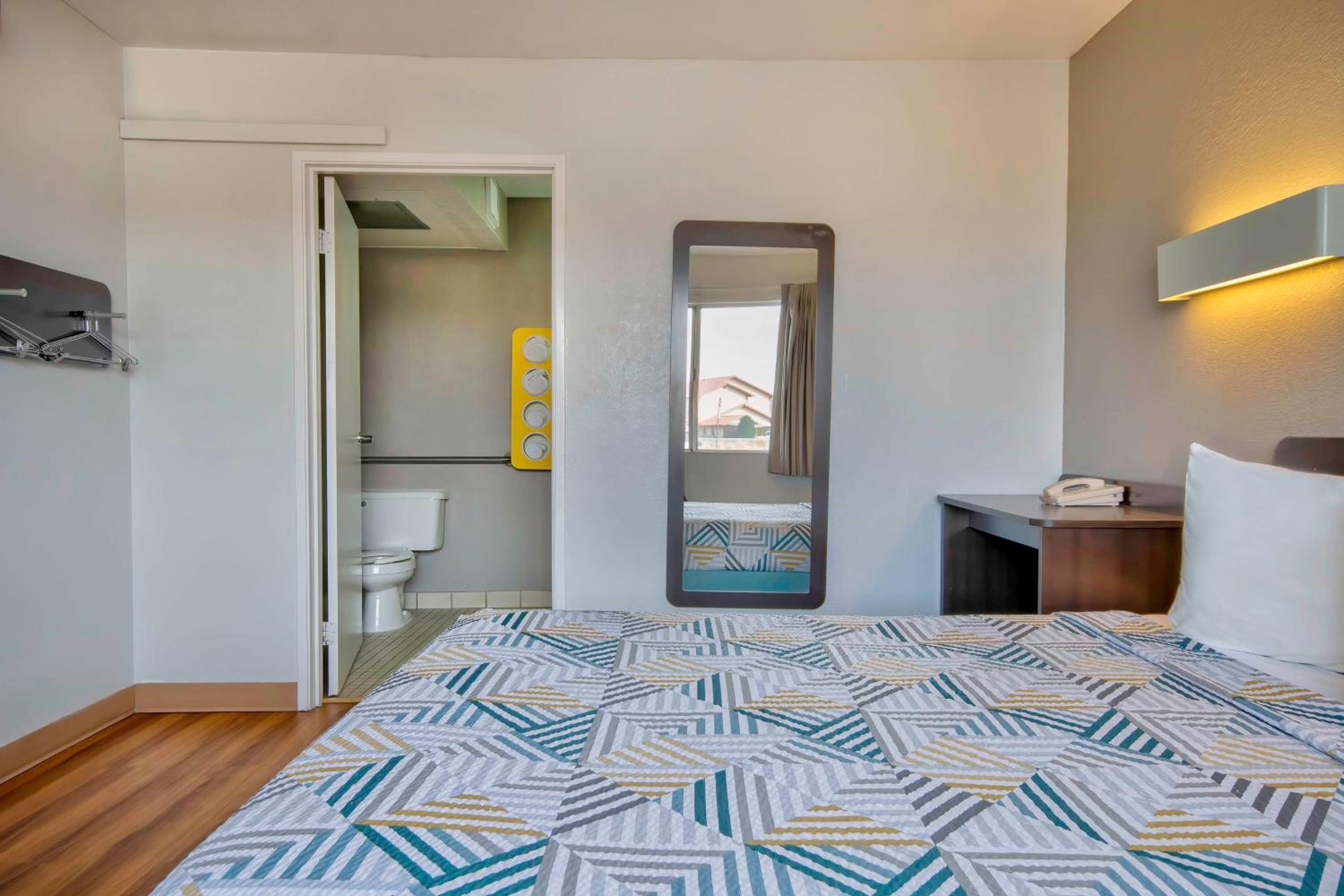 Double Room - Disability Access - Roll In Shower