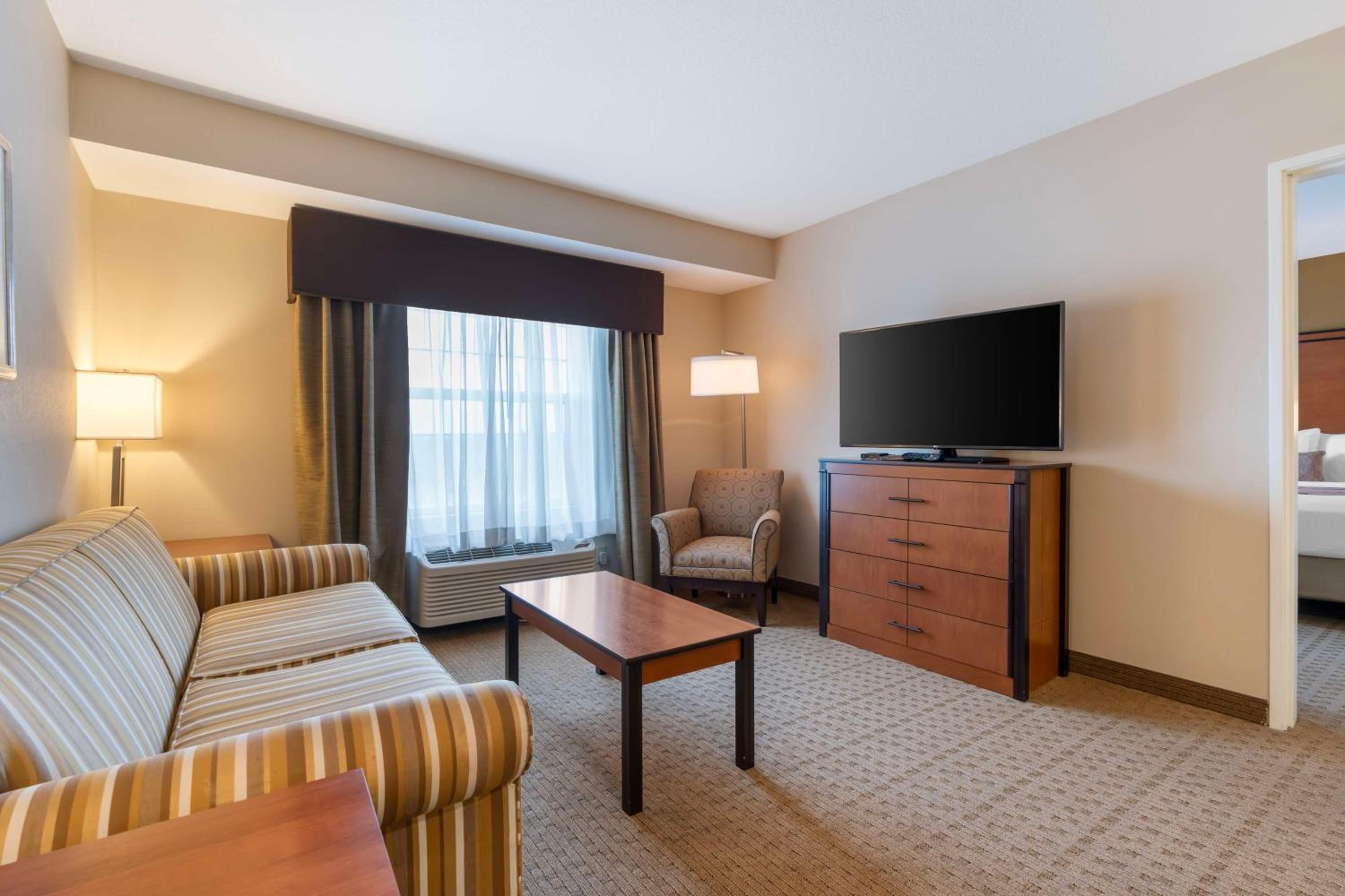King Suite - Photo 3