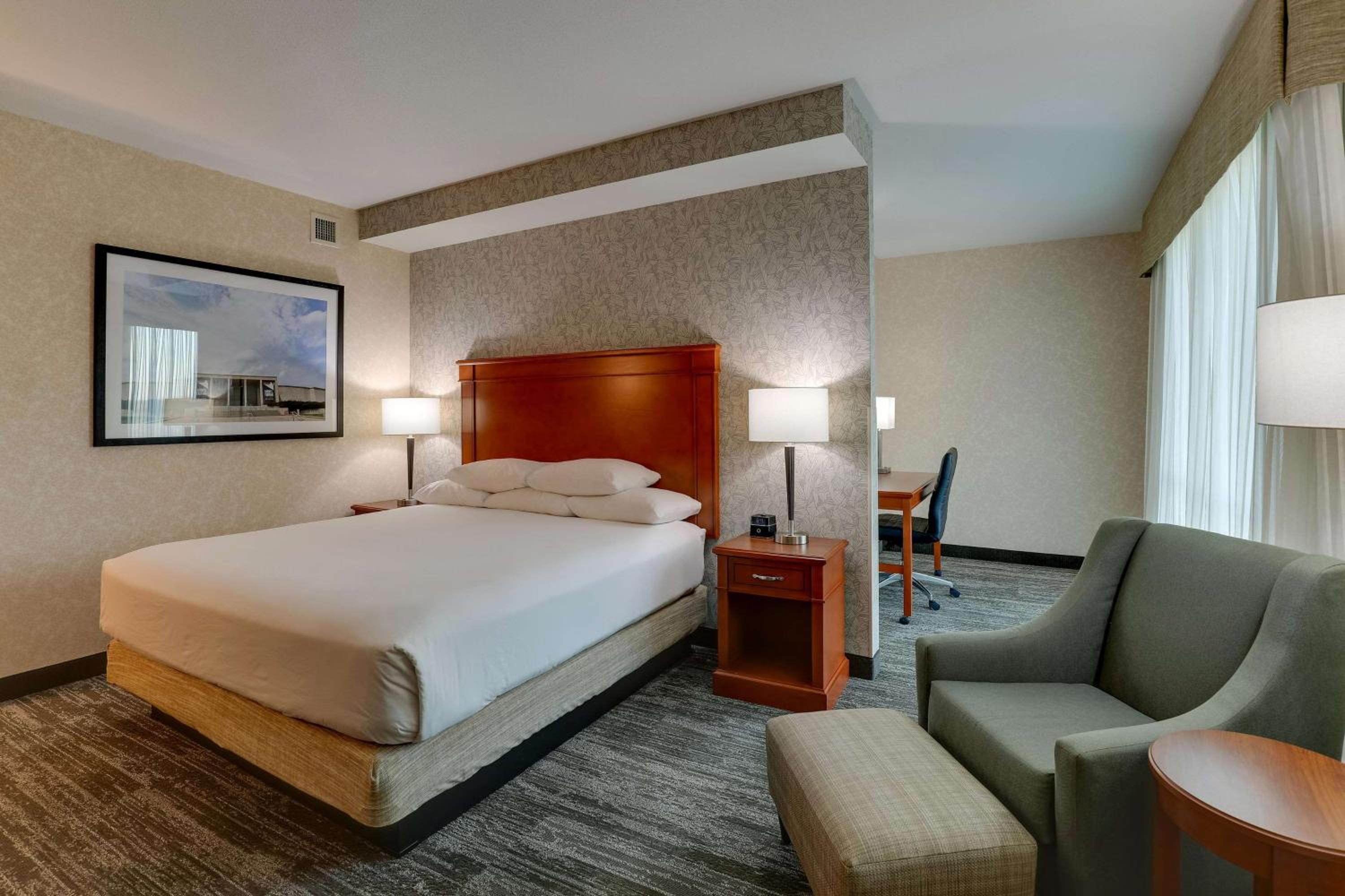 Deluxe King Room - High Floor photo 2
