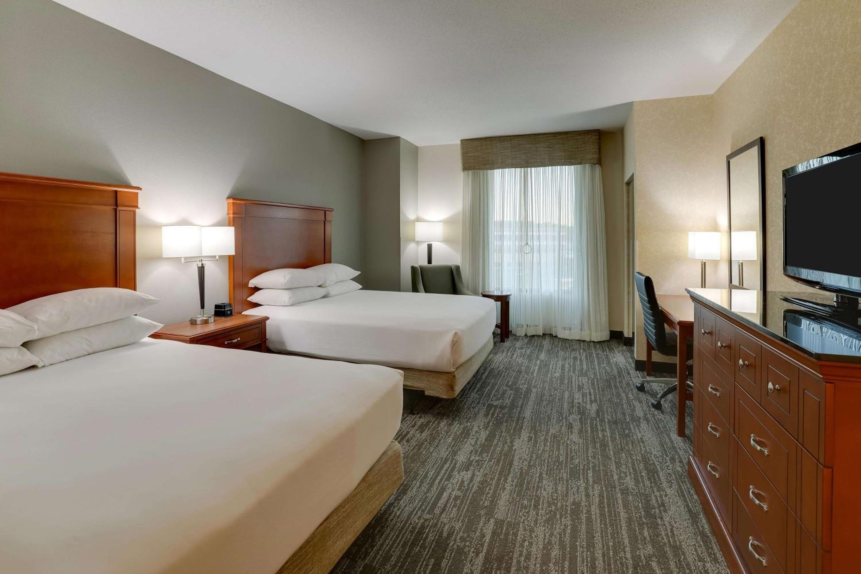 Deluxe Queen Room with Two Queen Beds - Accessible, Tub
