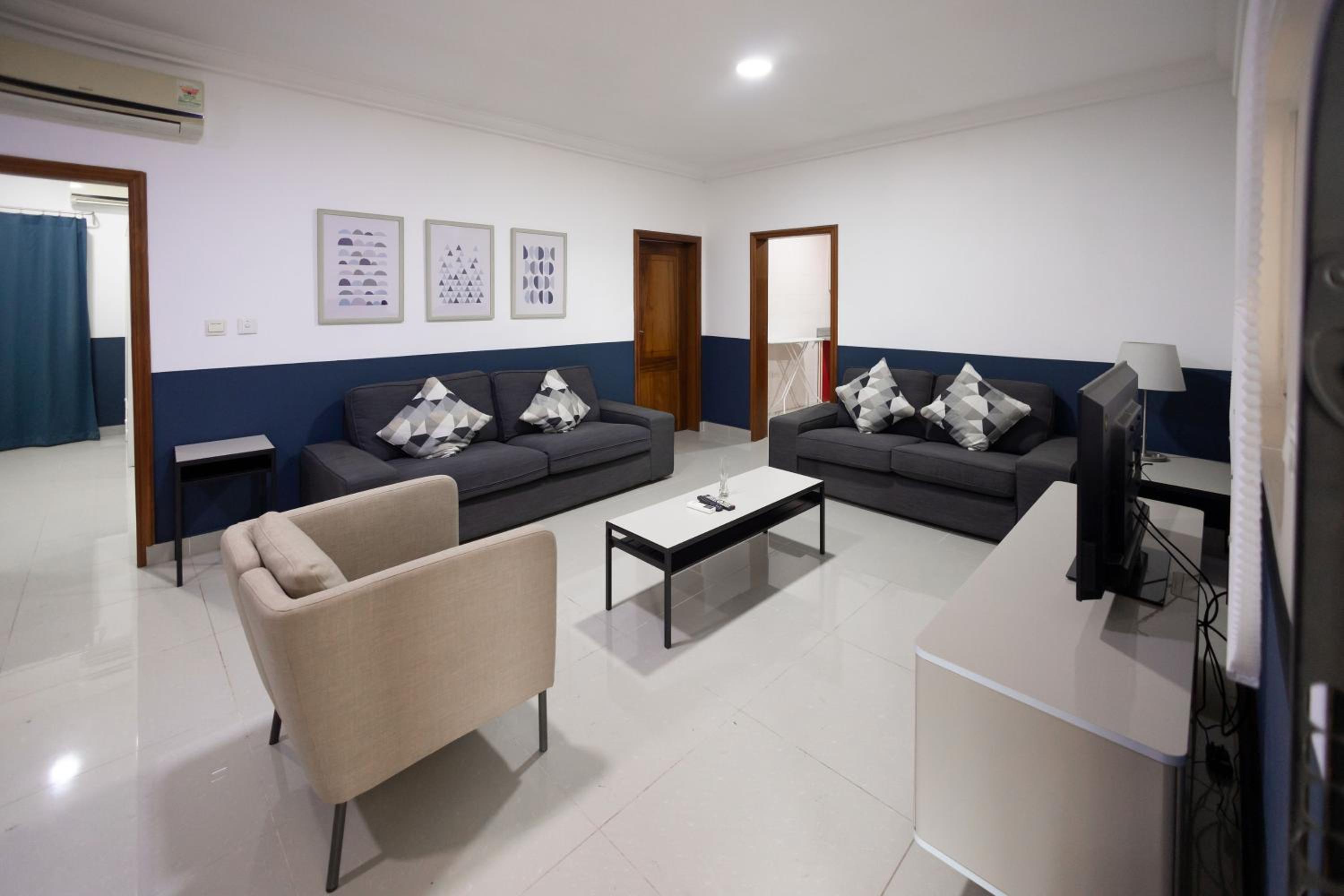 One-Bedroom Apartment photo 1