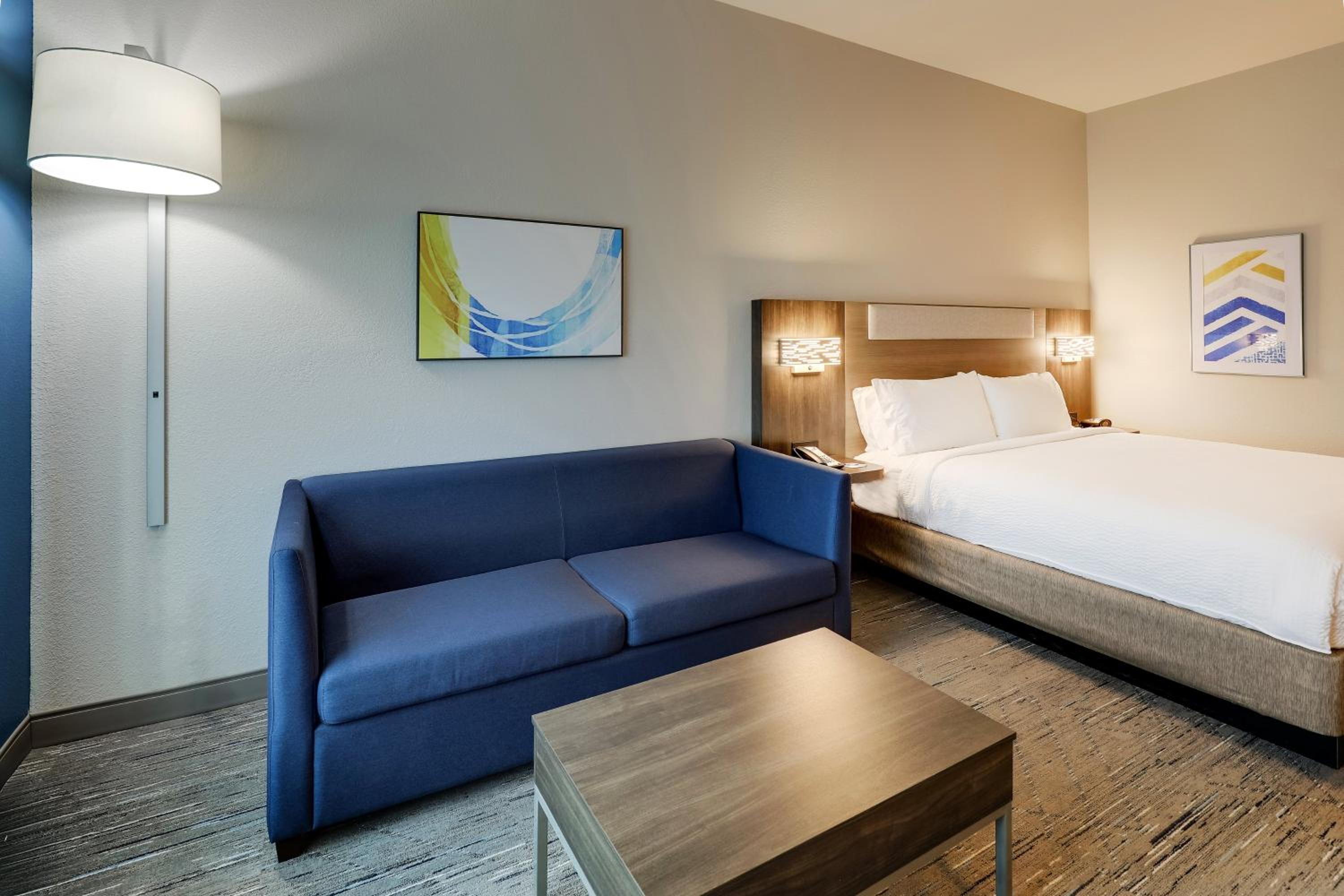 Standard King Room - Photo 8