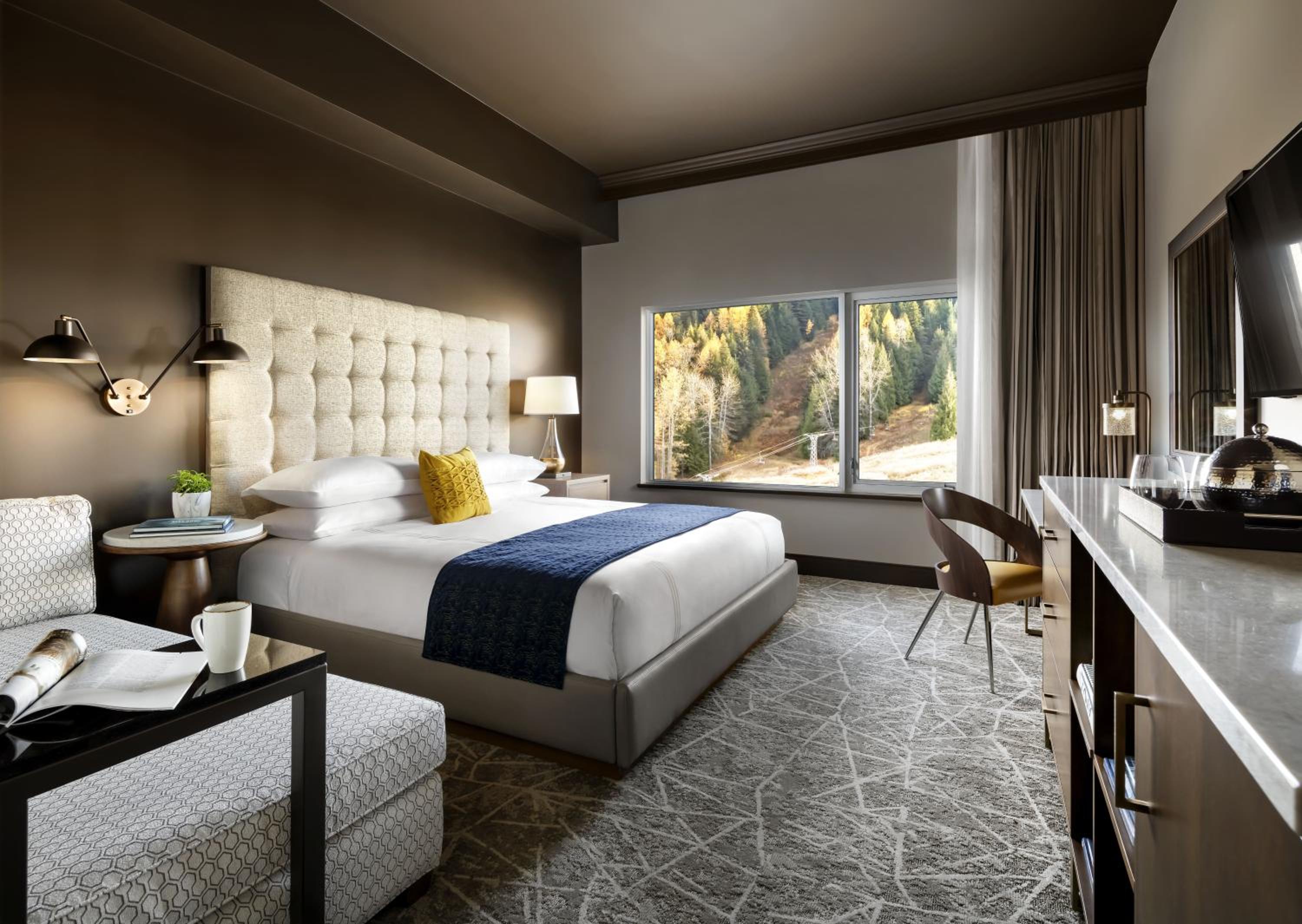 King Room with Mountain View
