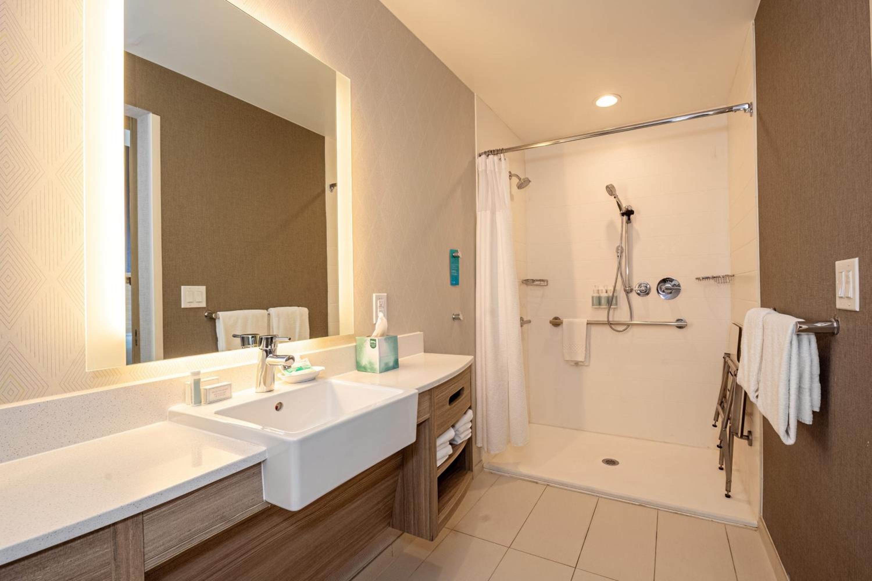 Queen Suite with Two Queen Beds, Roll-In Shower and Trundle Sofa - Mobility Access
