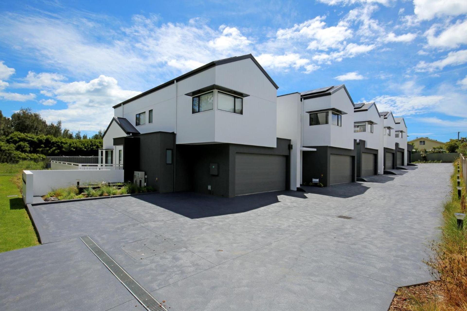 Four-Bedroom House photo 3