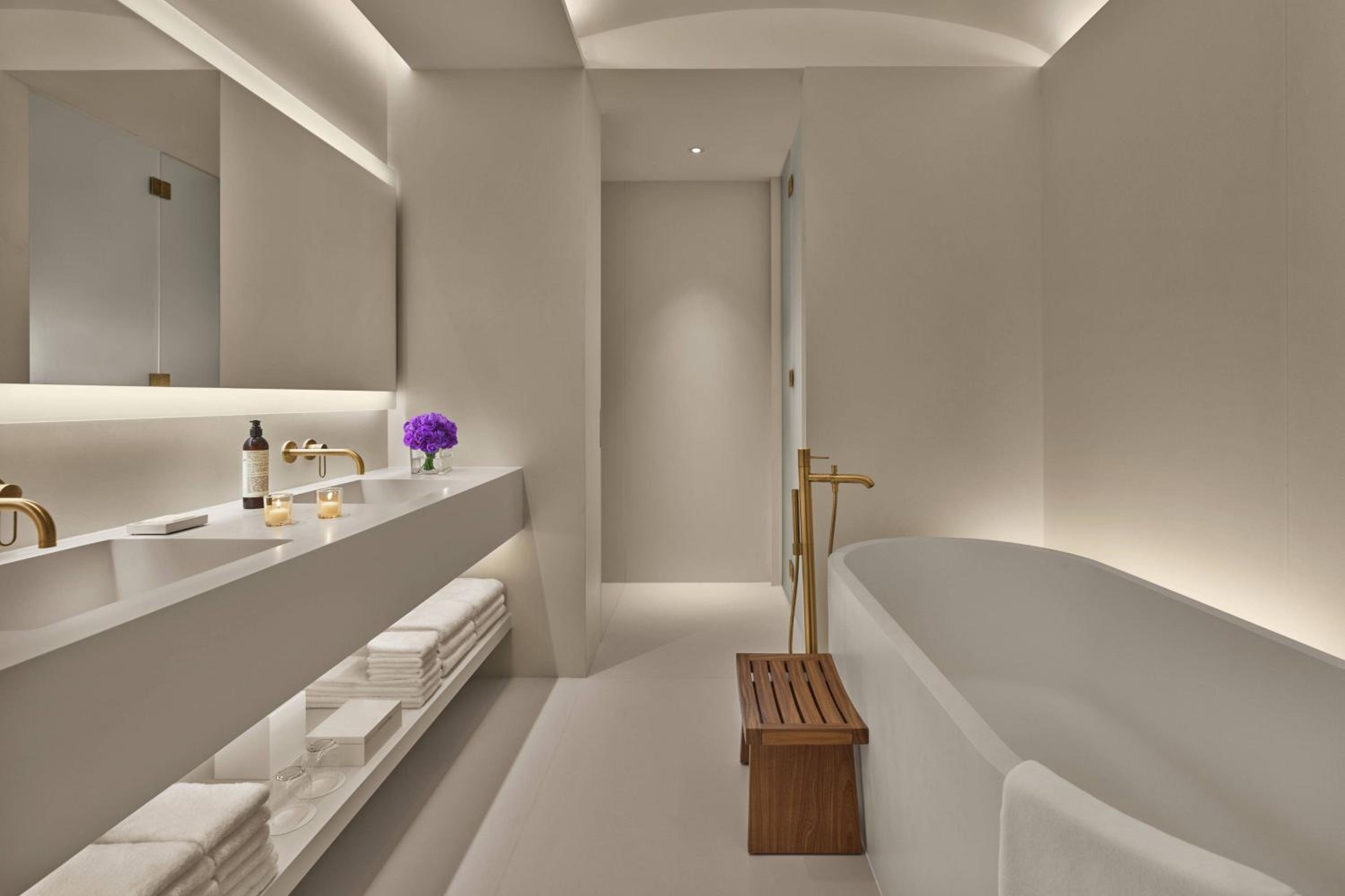 Garden Suite, 1 Bedroom Suite, 1 King, Top floor Garden Suite, 1 Bedroom Suite, 1 King, Top floor