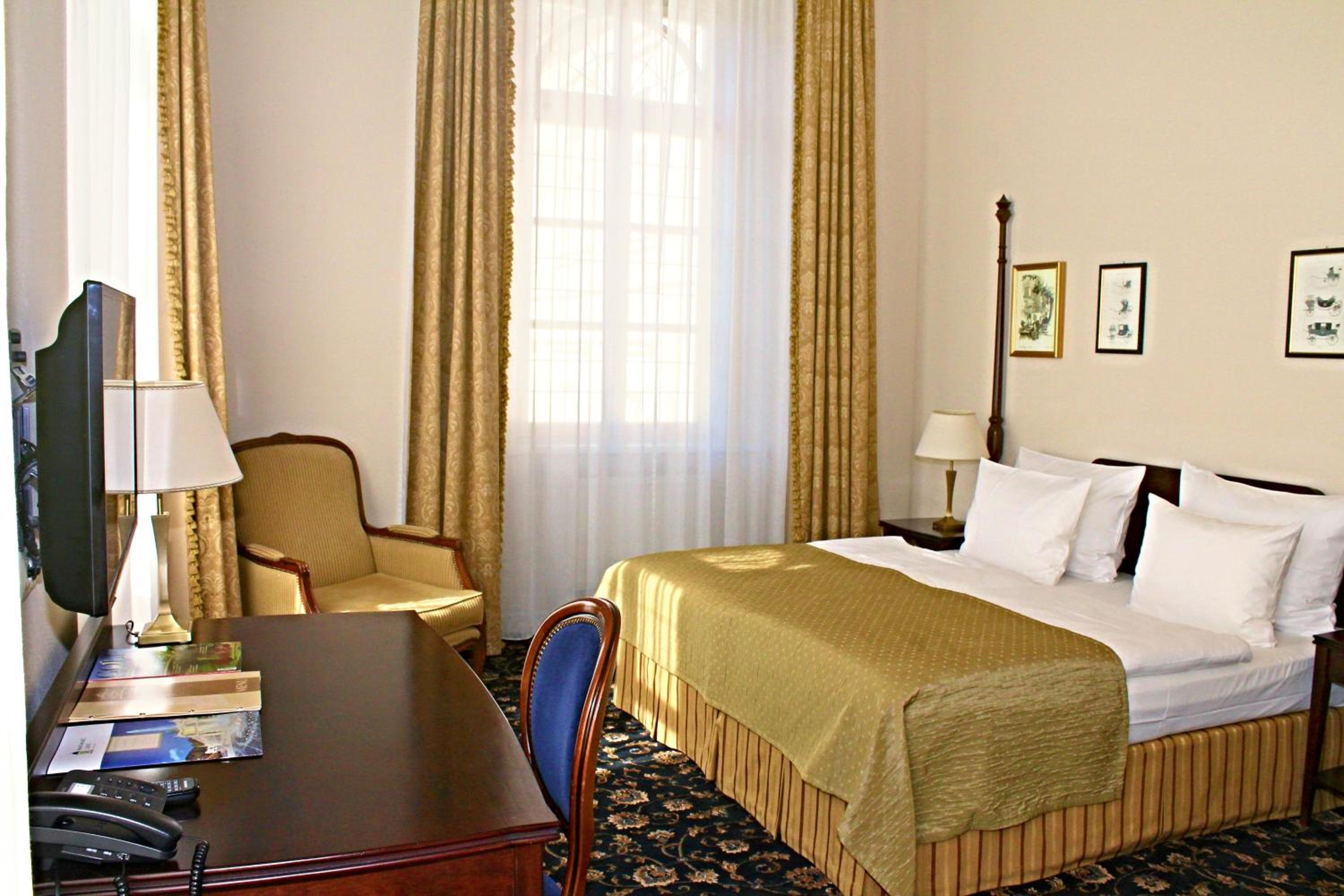 Deluxe Double or Twin Room - Photo 4