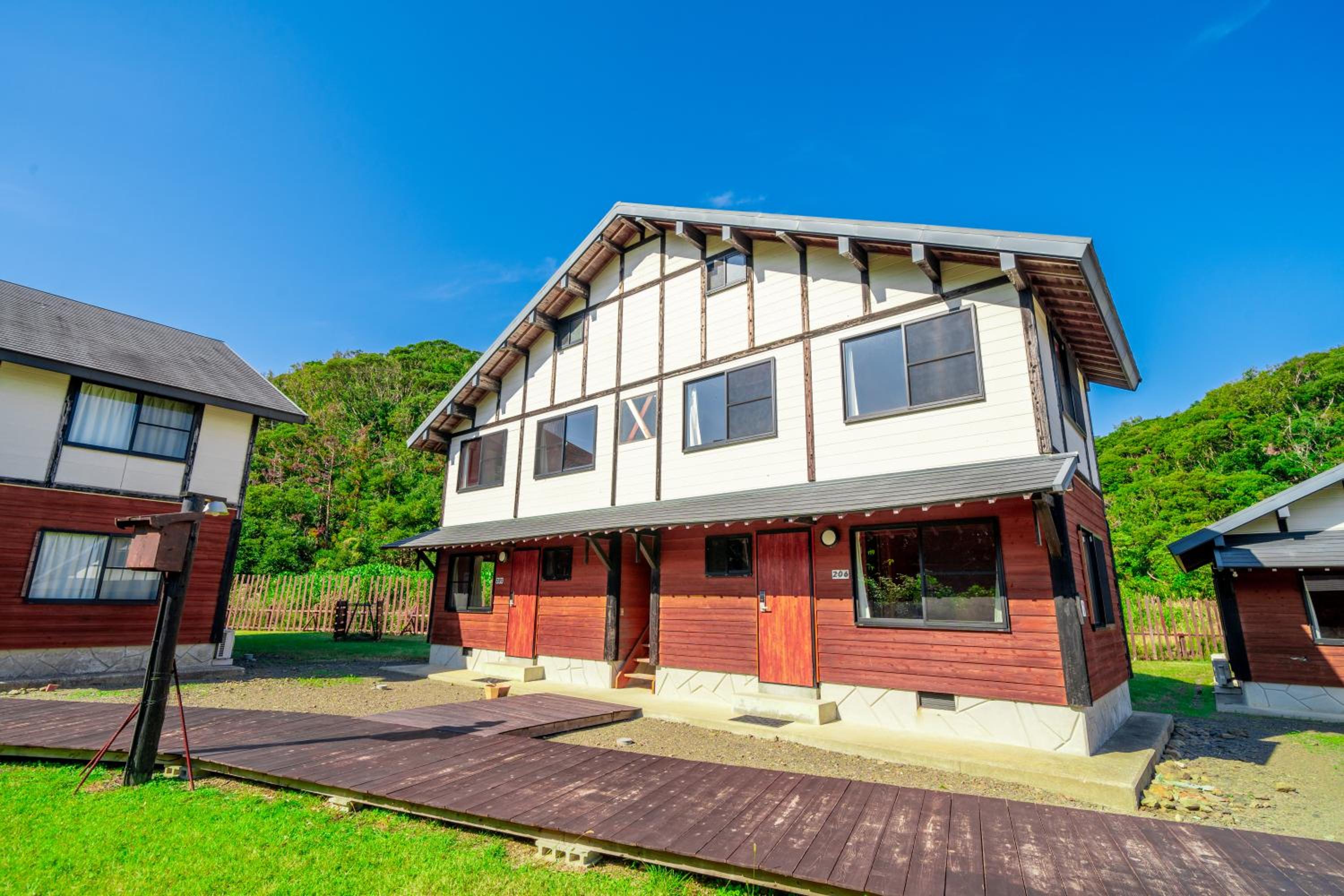 Villa - Photo 2