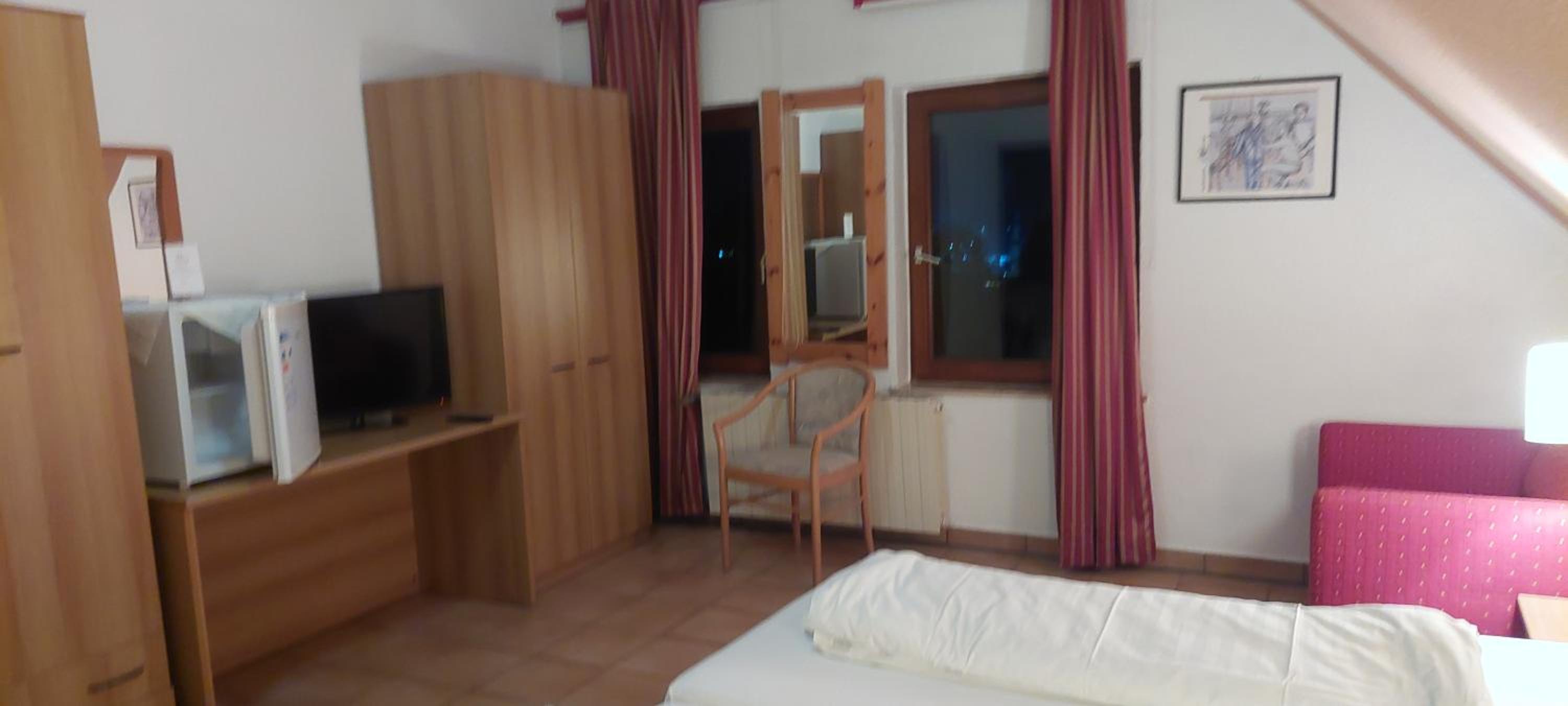 Double or Twin Room - Photo 7