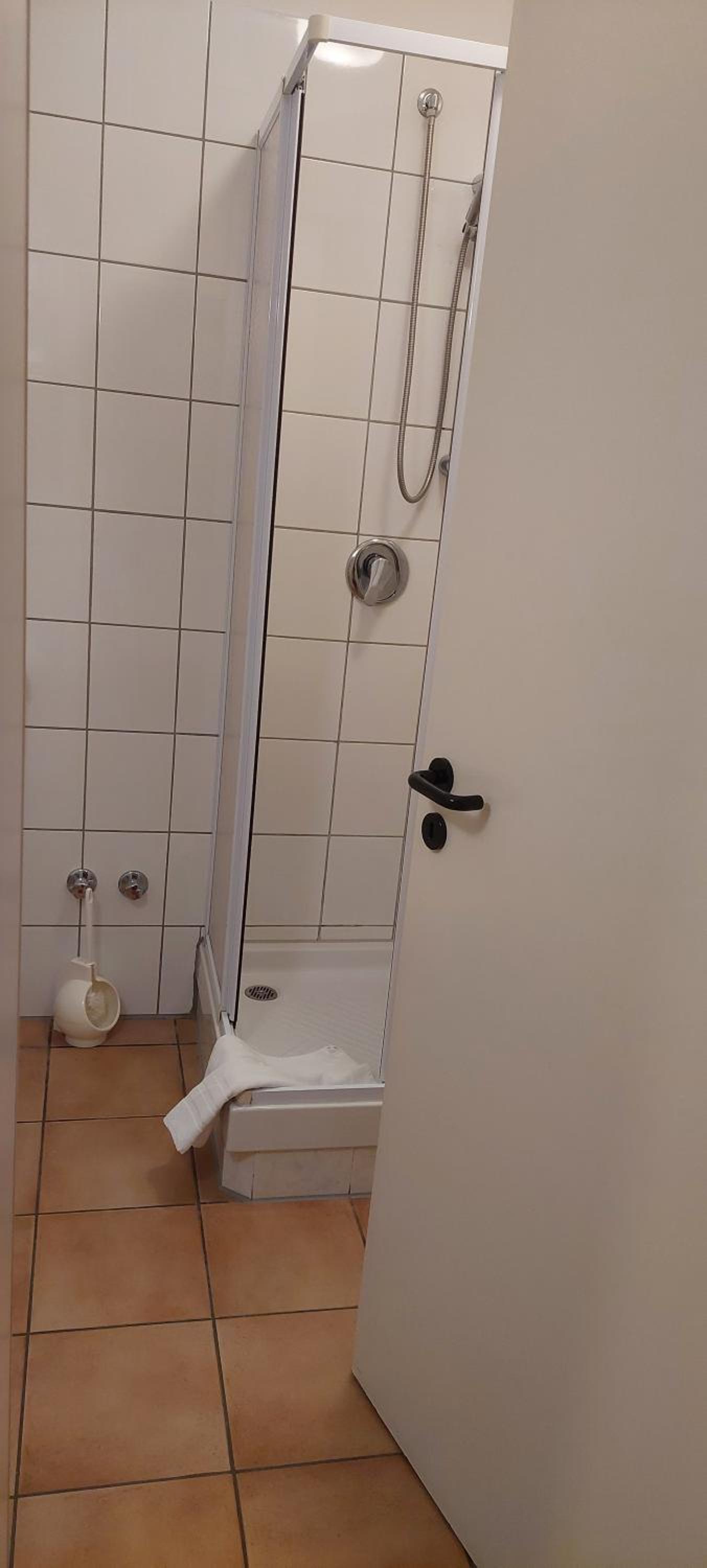 Double or Twin Room - Photo 6