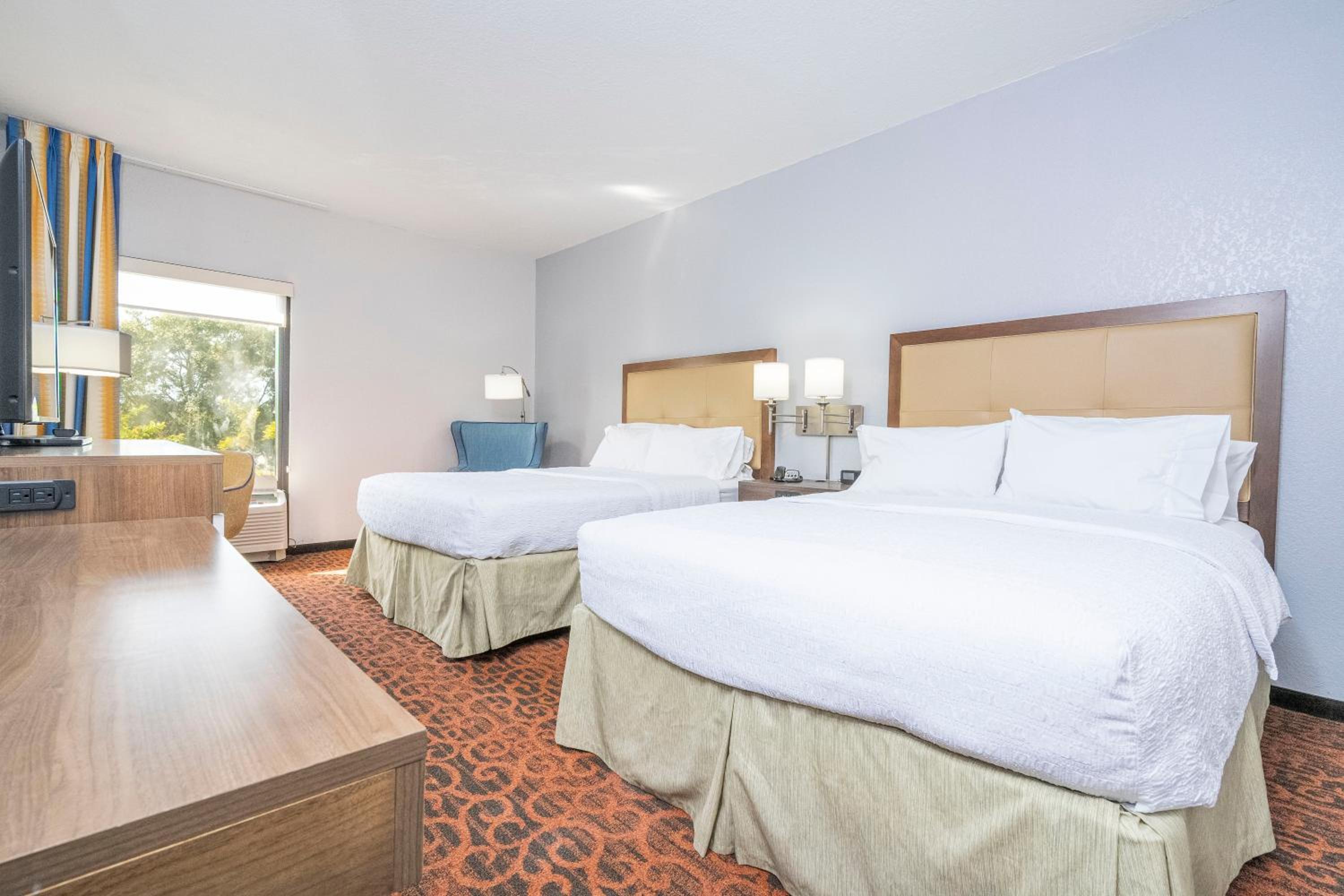 Room with Two Queen Beds - Non-Smoking - Photo 1