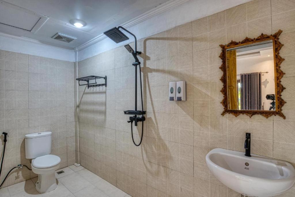 Double Room with Pool View - Photo 14