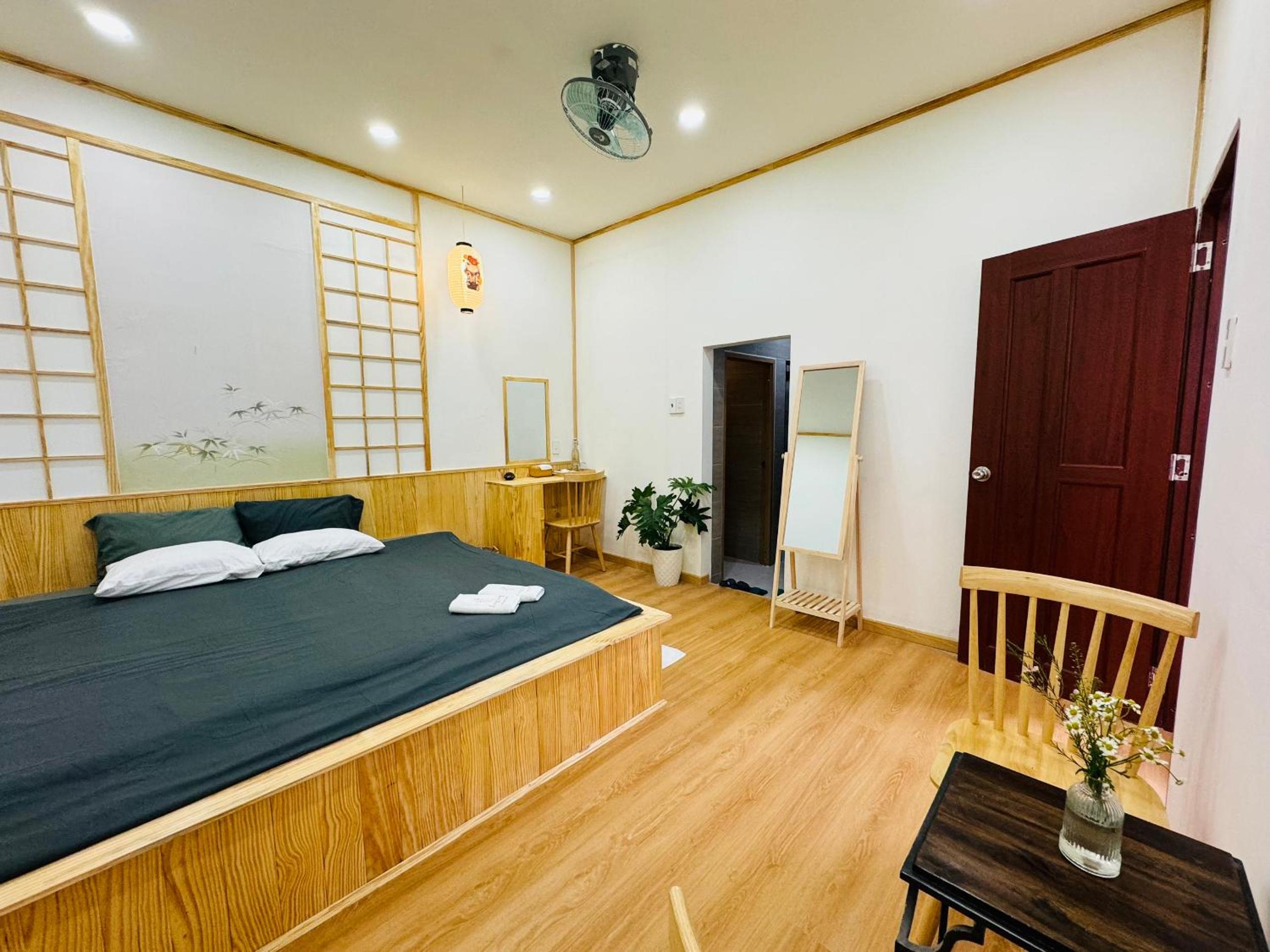 Standard Family Room - Photo 12