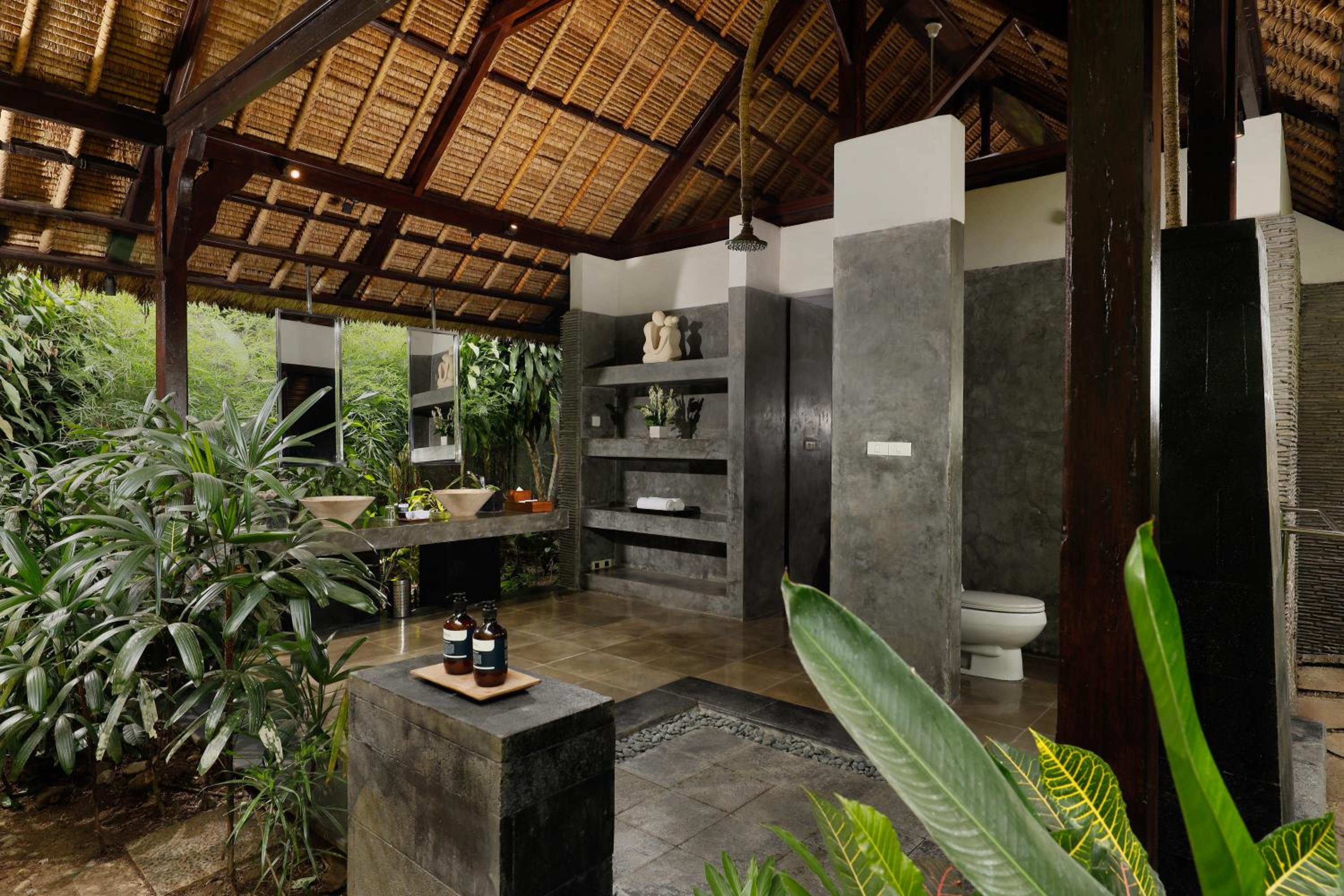 Six-Bedroom Villa with Private Pool - Photo 11