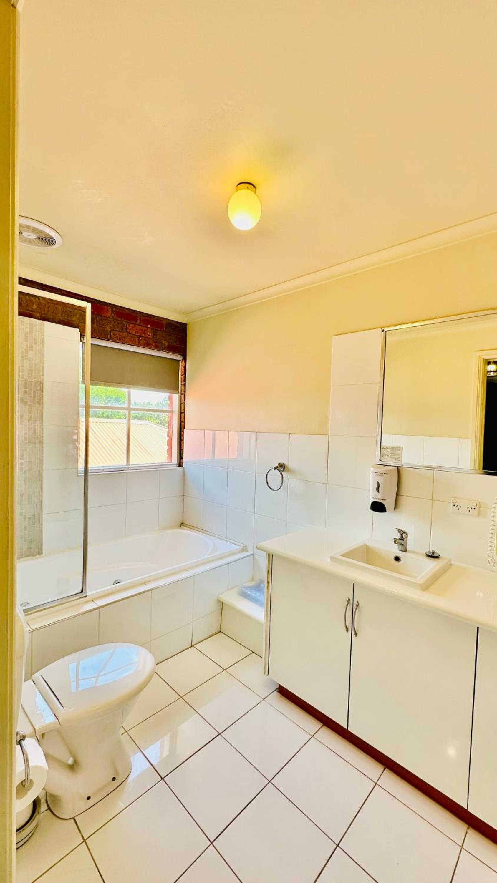 King Room with Spa Bath photo 3
