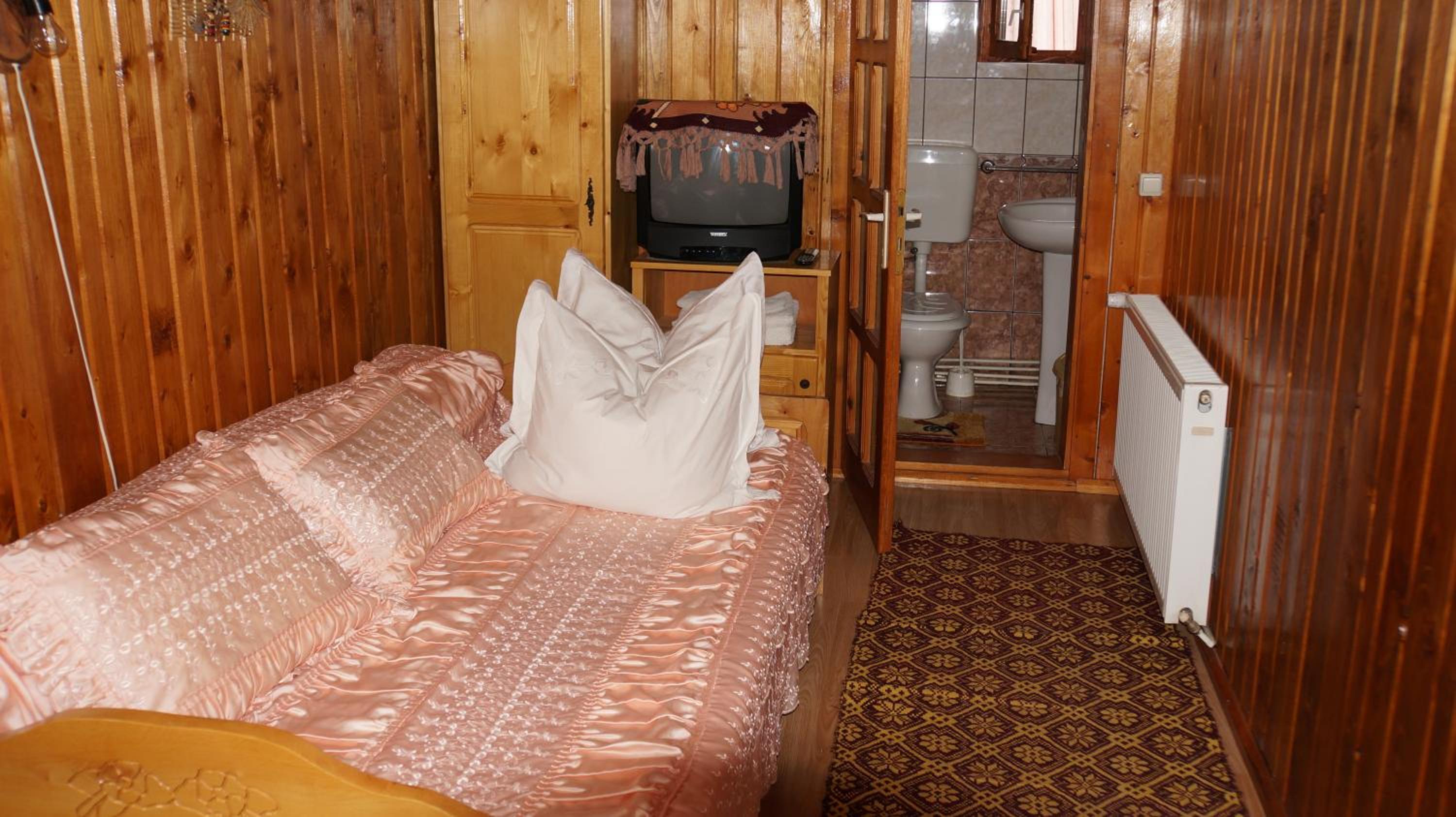 Double Room - Photo 2
