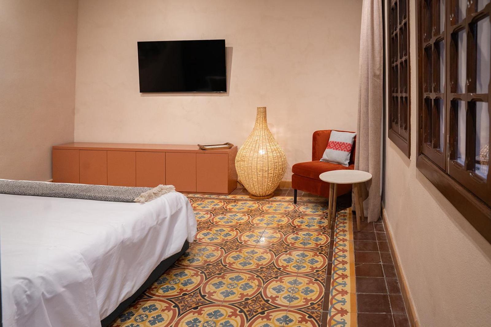 Double Room - Photo 8