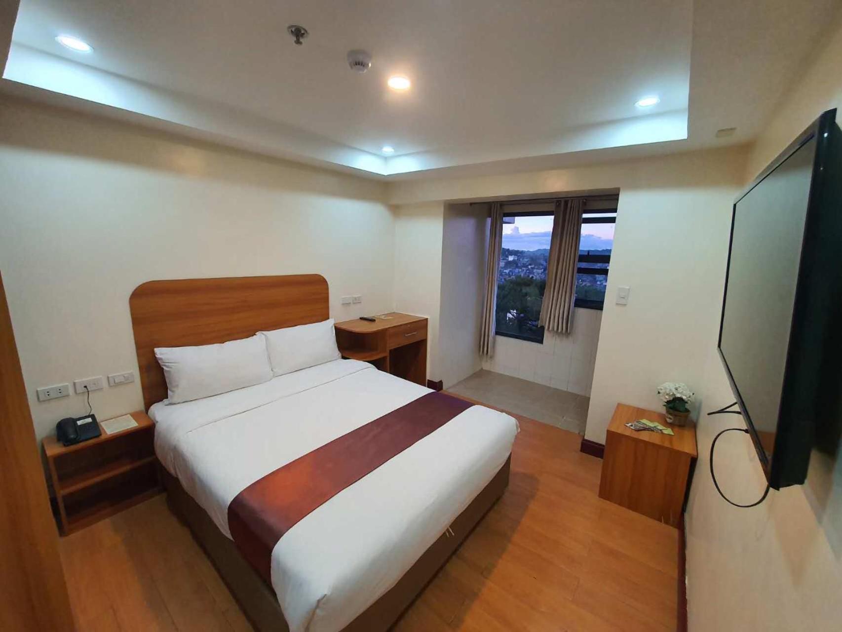 Deluxe Double Room with Balcony - Photo 1