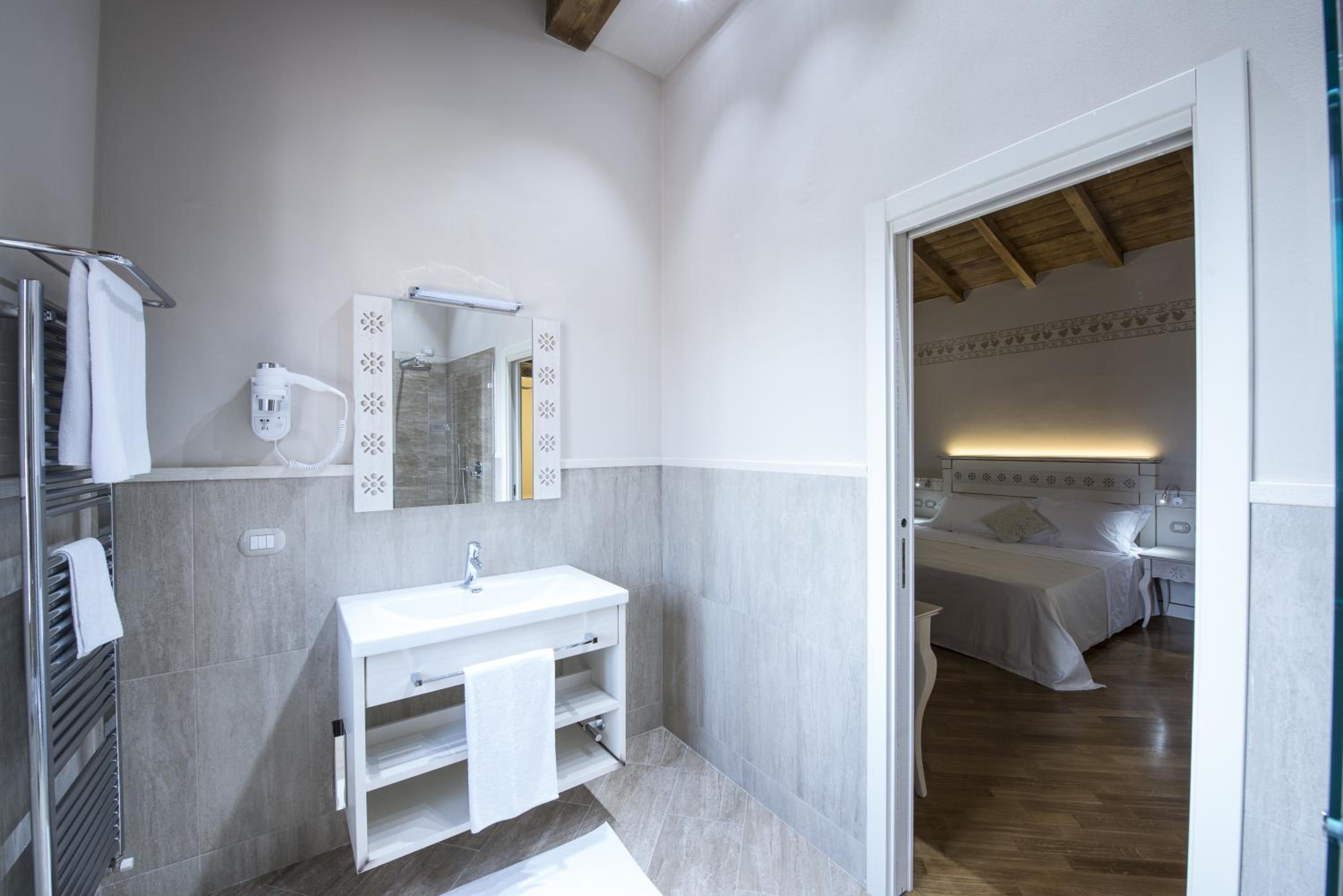 Deluxe Triple Room photo 2