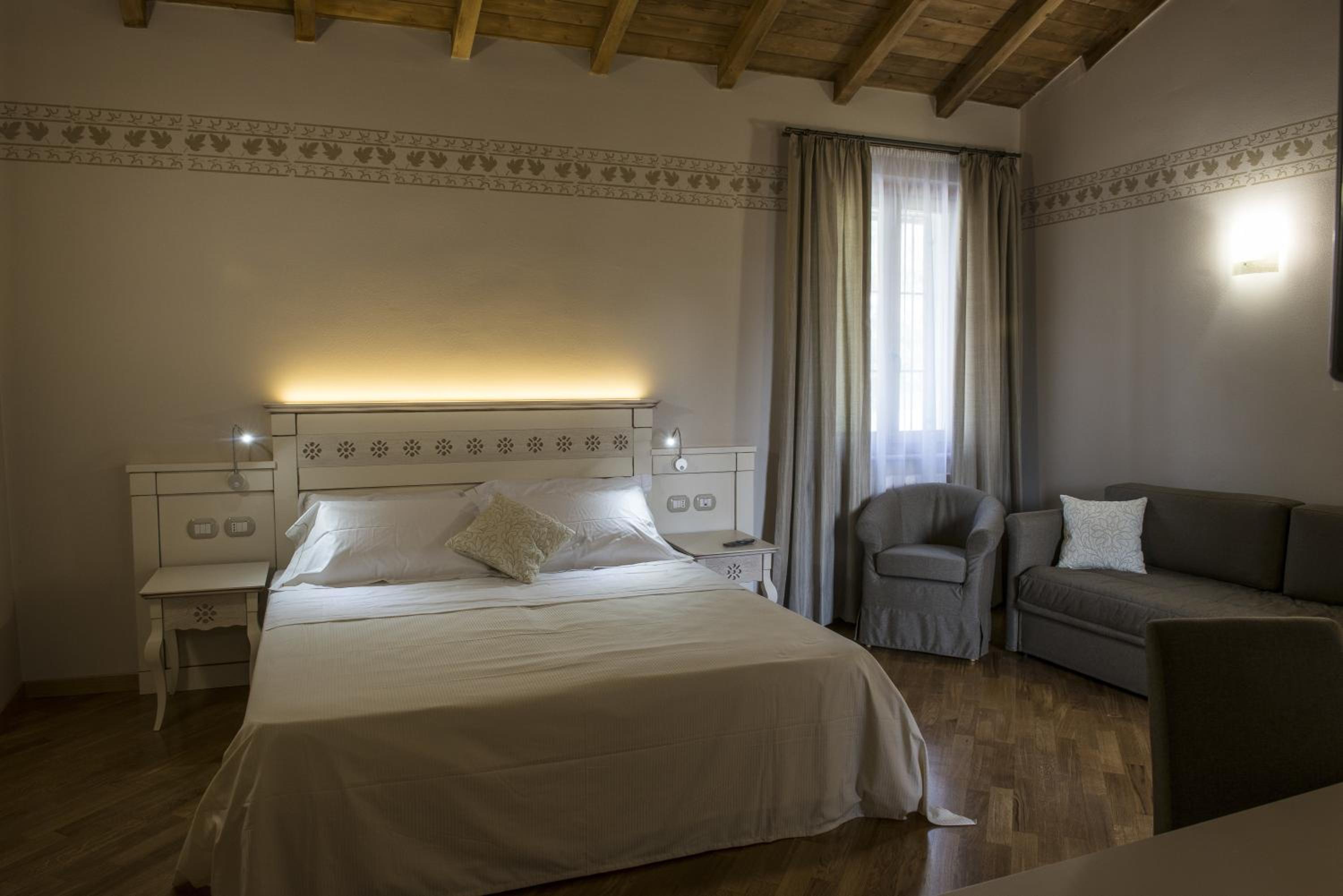 Deluxe Double or Twin Room photo 2