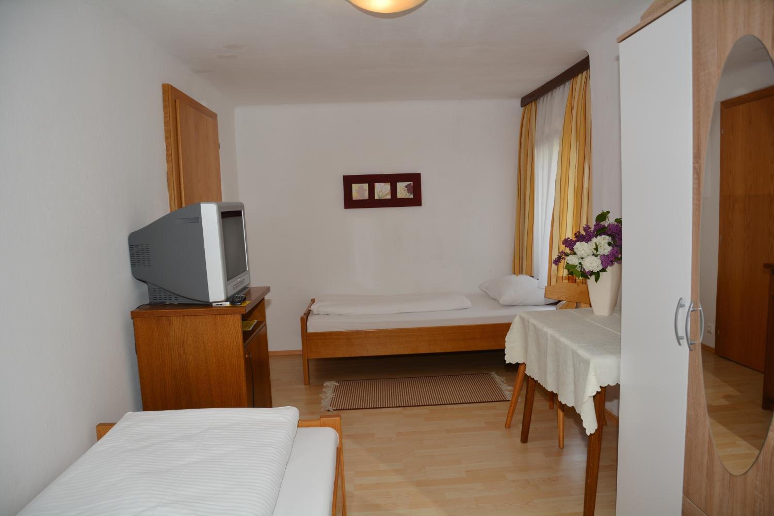 Single Room with Balcony photo 3