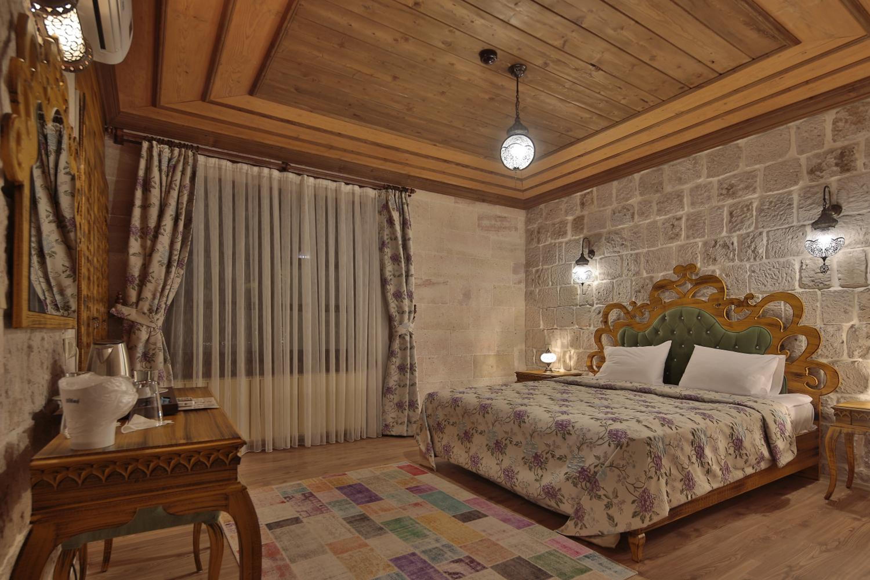 Deluxe Double Room (2 Adults + 1 Child) photo 1
