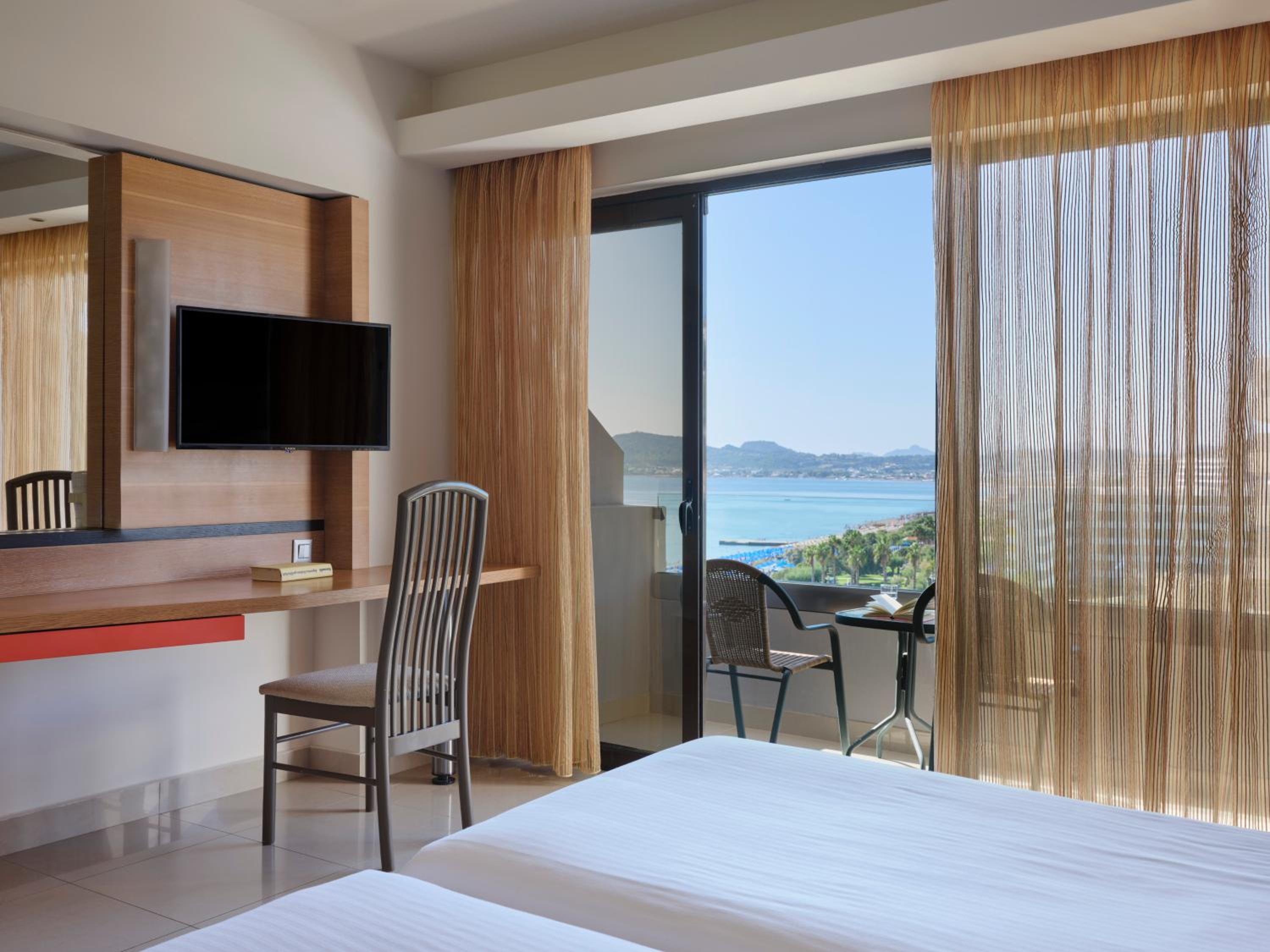 Double or Twin Room with Side Sea View - Photo 1
