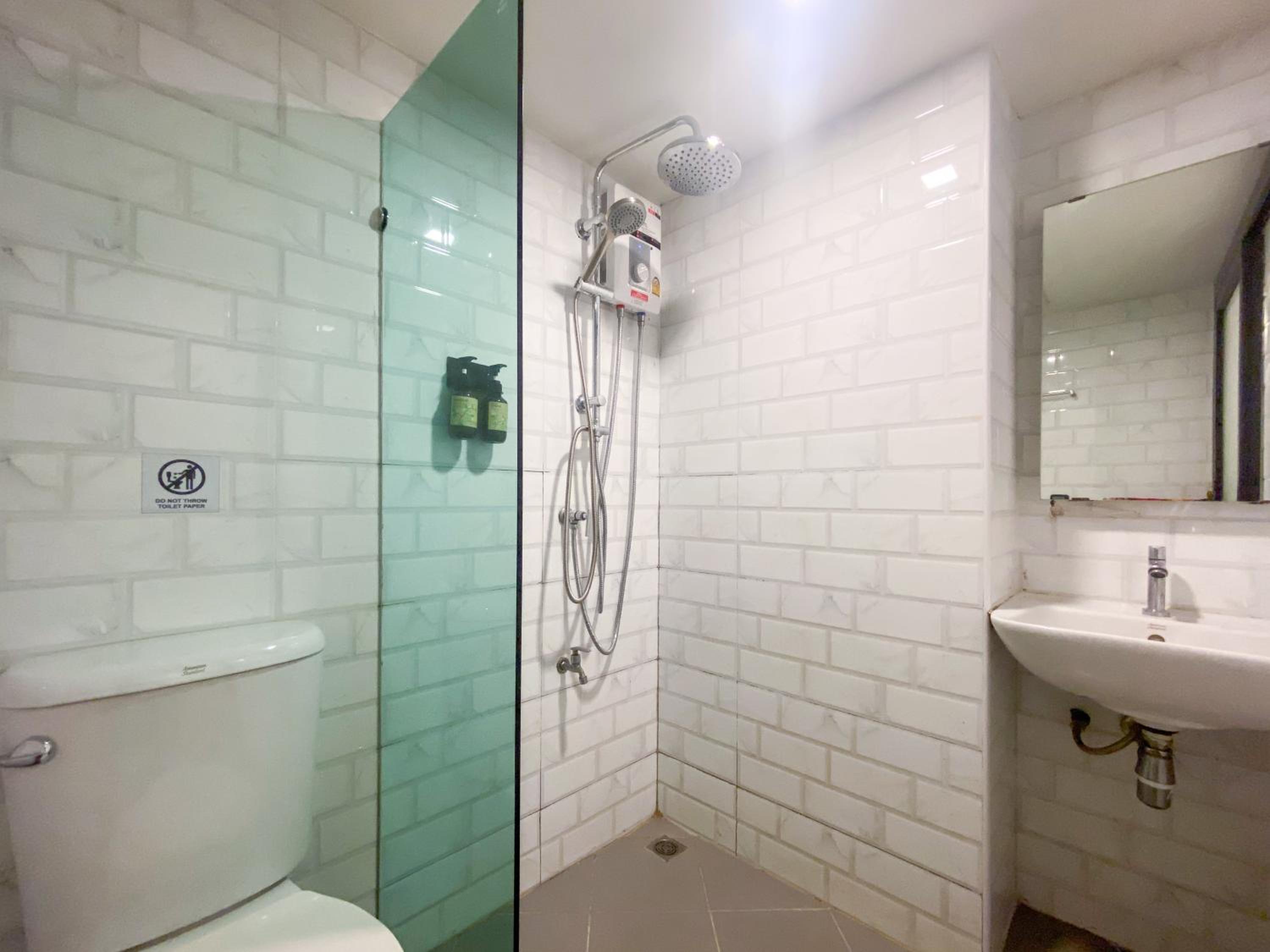 Small Double Room (Ground Floor) — the supplier's photographs — photo 6