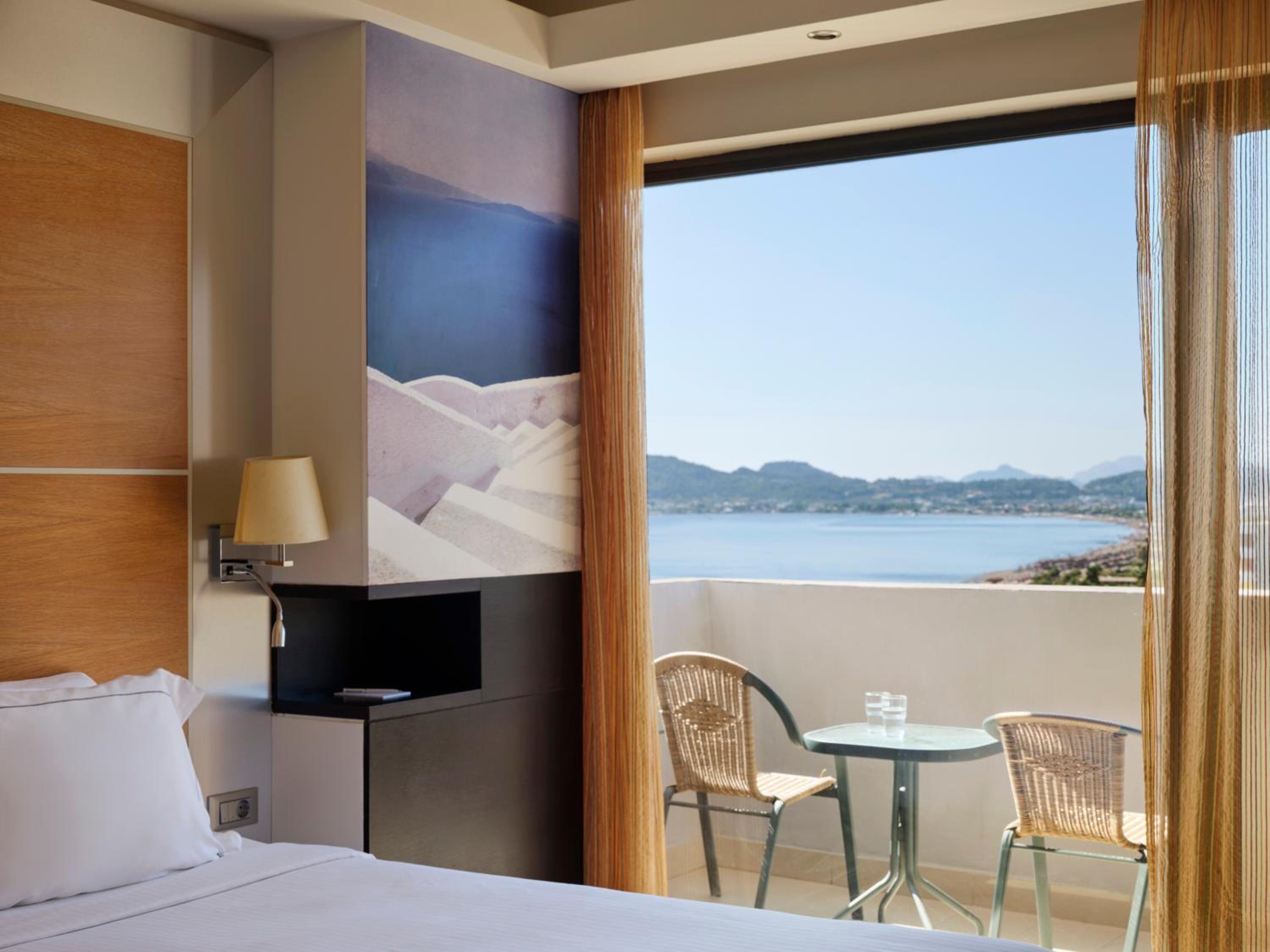 Double or Twin Room with Sea View - Photo 5