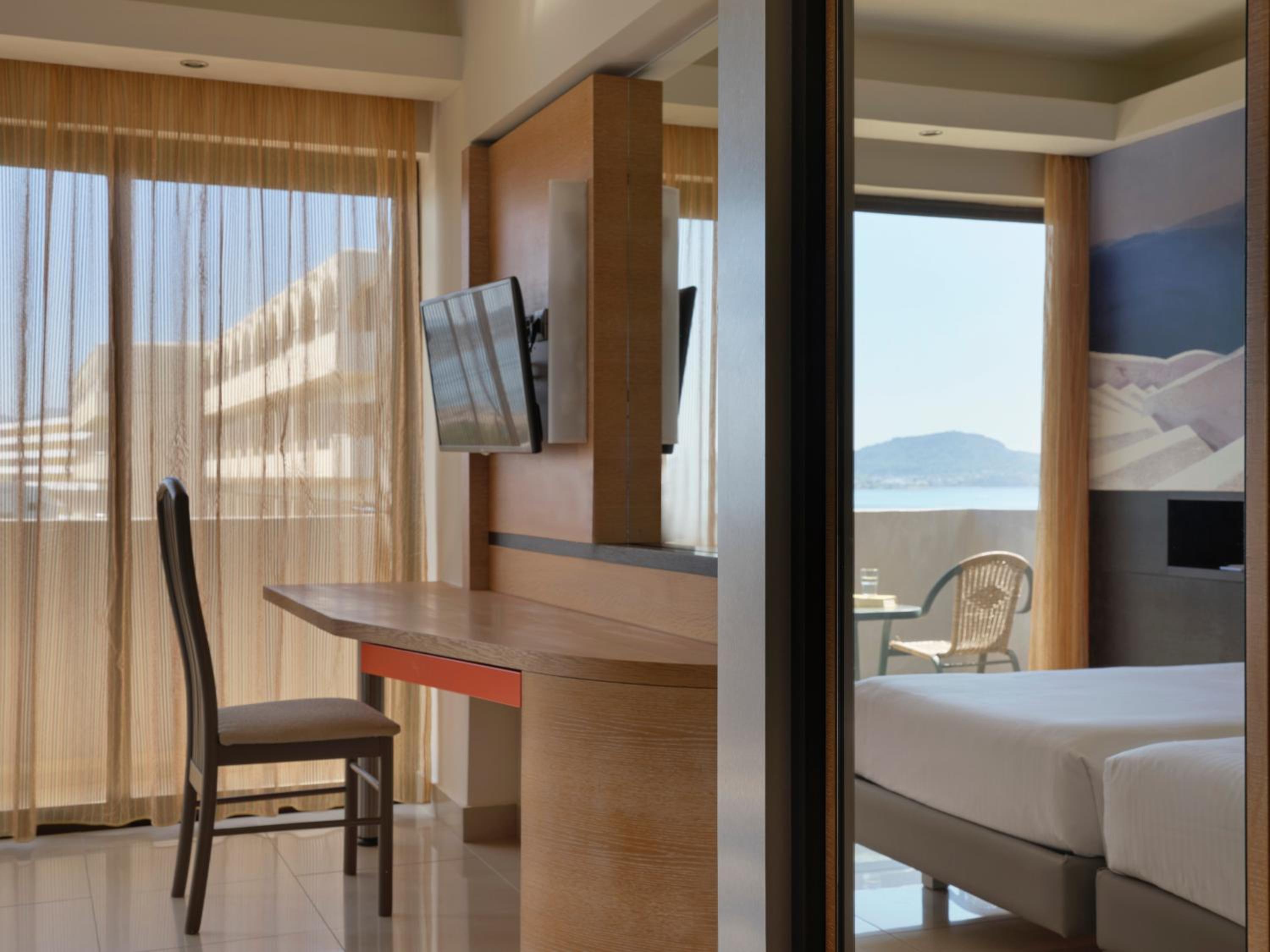 Double or Twin Room with Sea View - Photo 2
