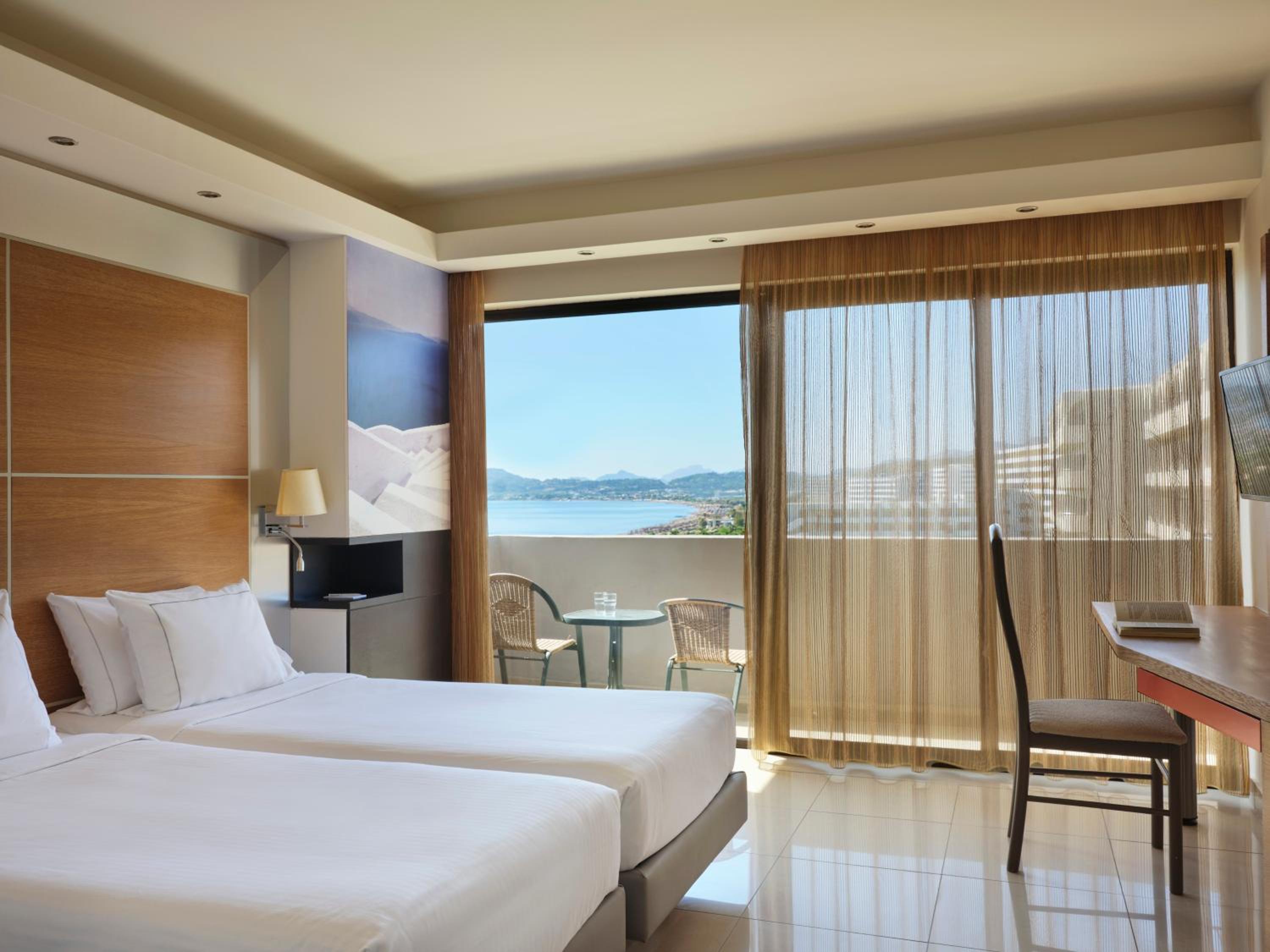 Double or Twin Room with Sea View - Photo 6