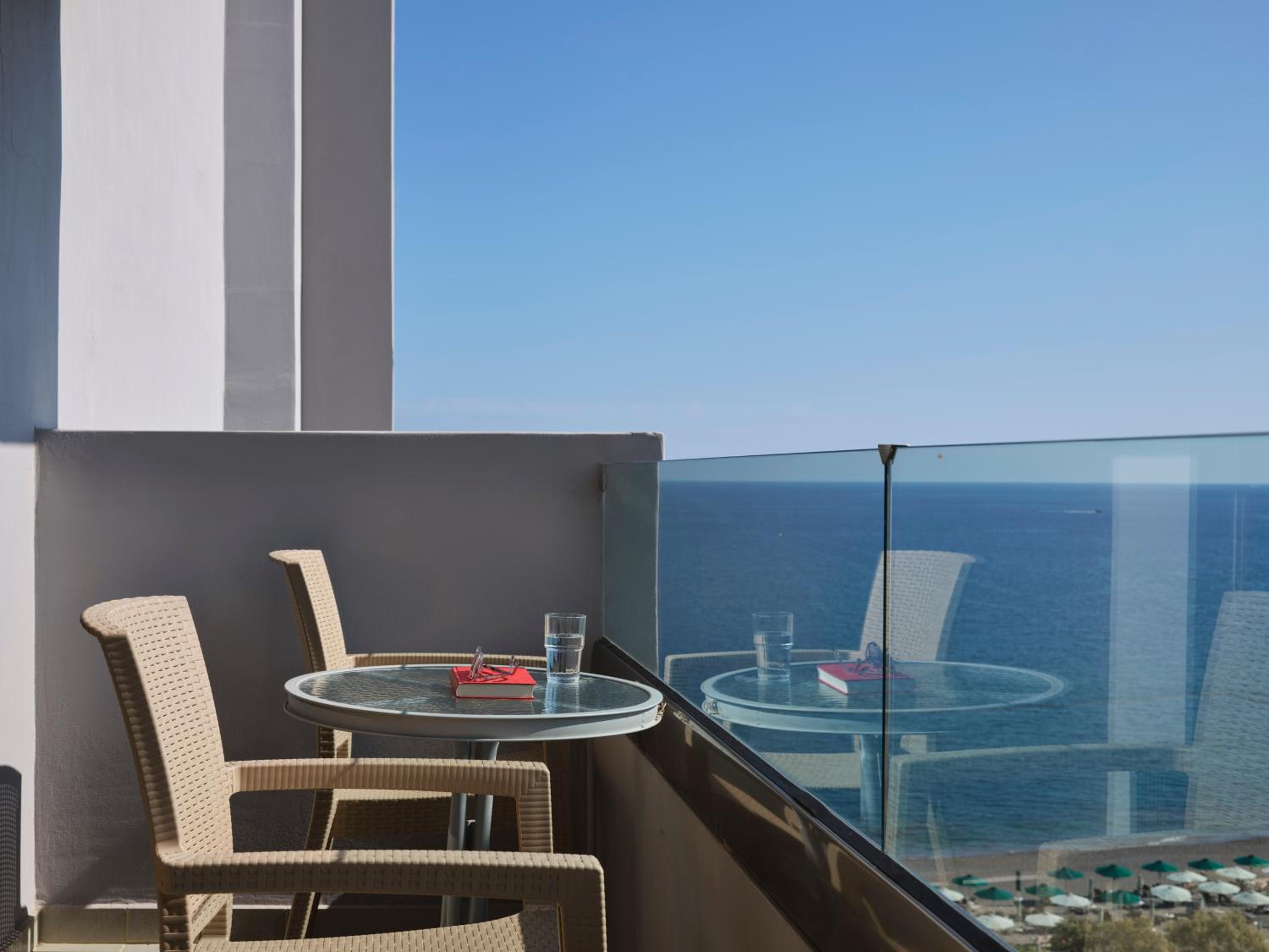 Superior Family Room with Side Sea View - Photo 3