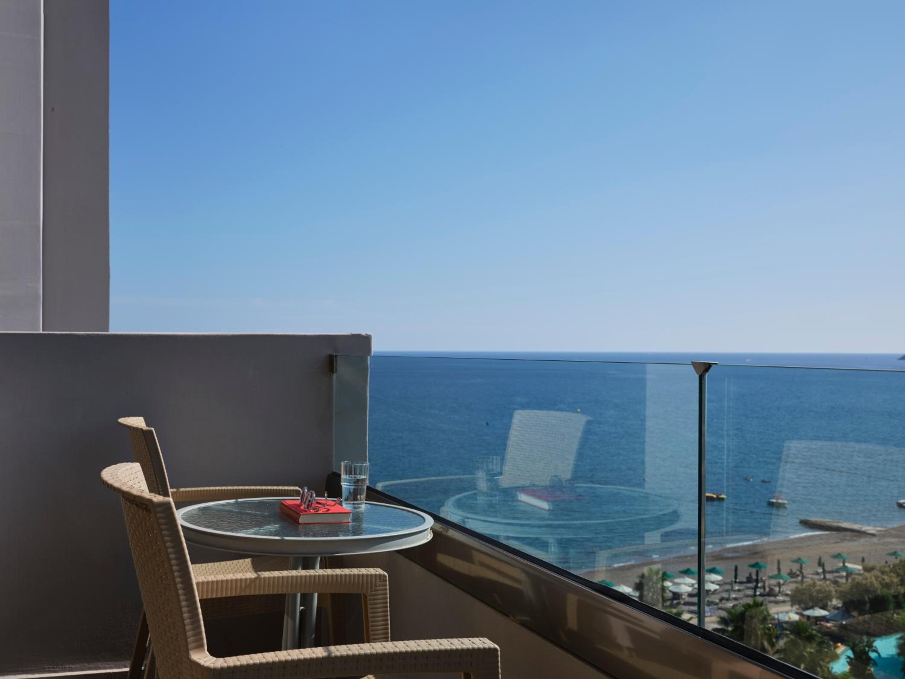 Superior Family Room with Side Sea View - Photo 8