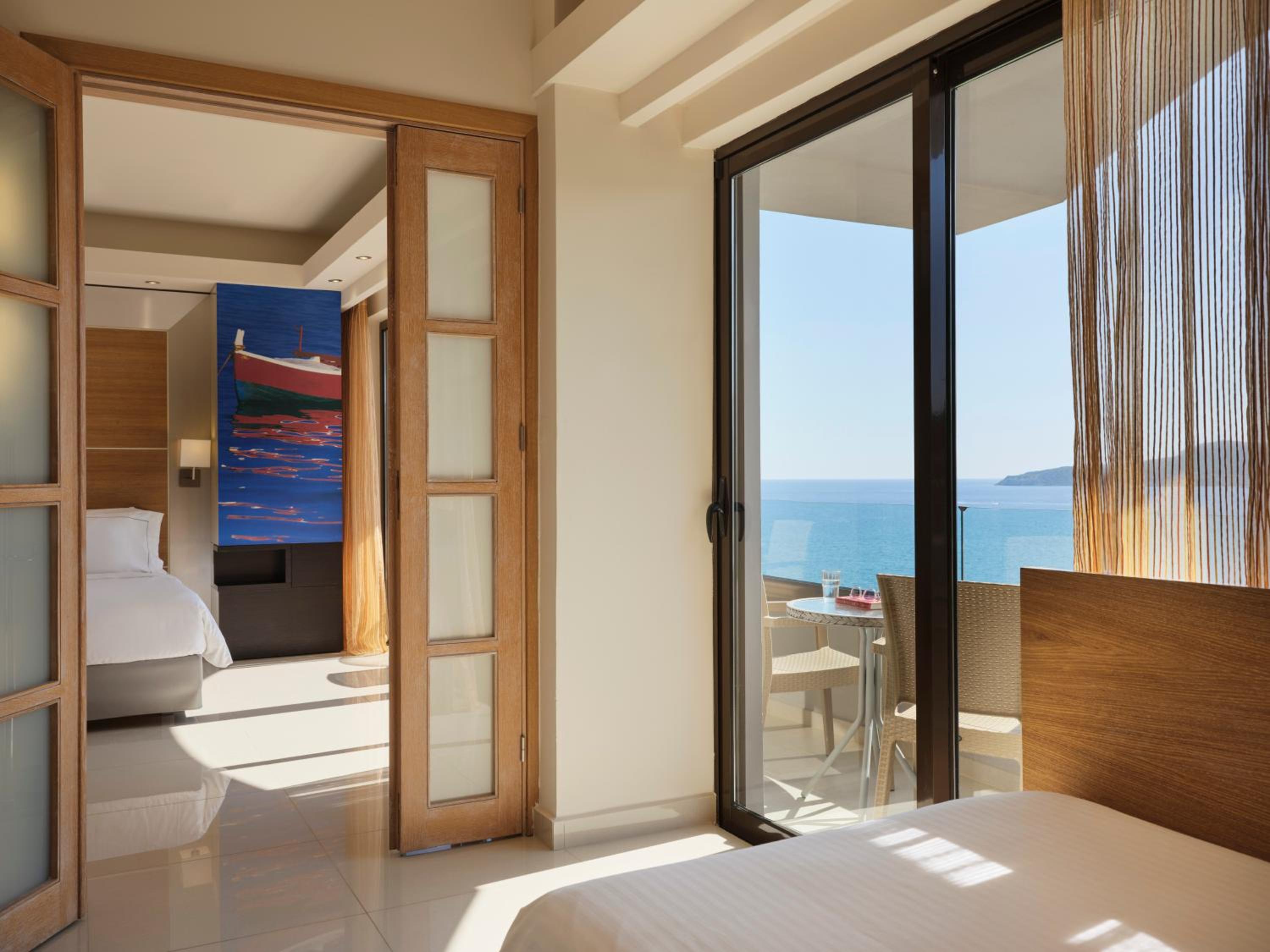 Superior Family Room with Side Sea View - Photo 6
