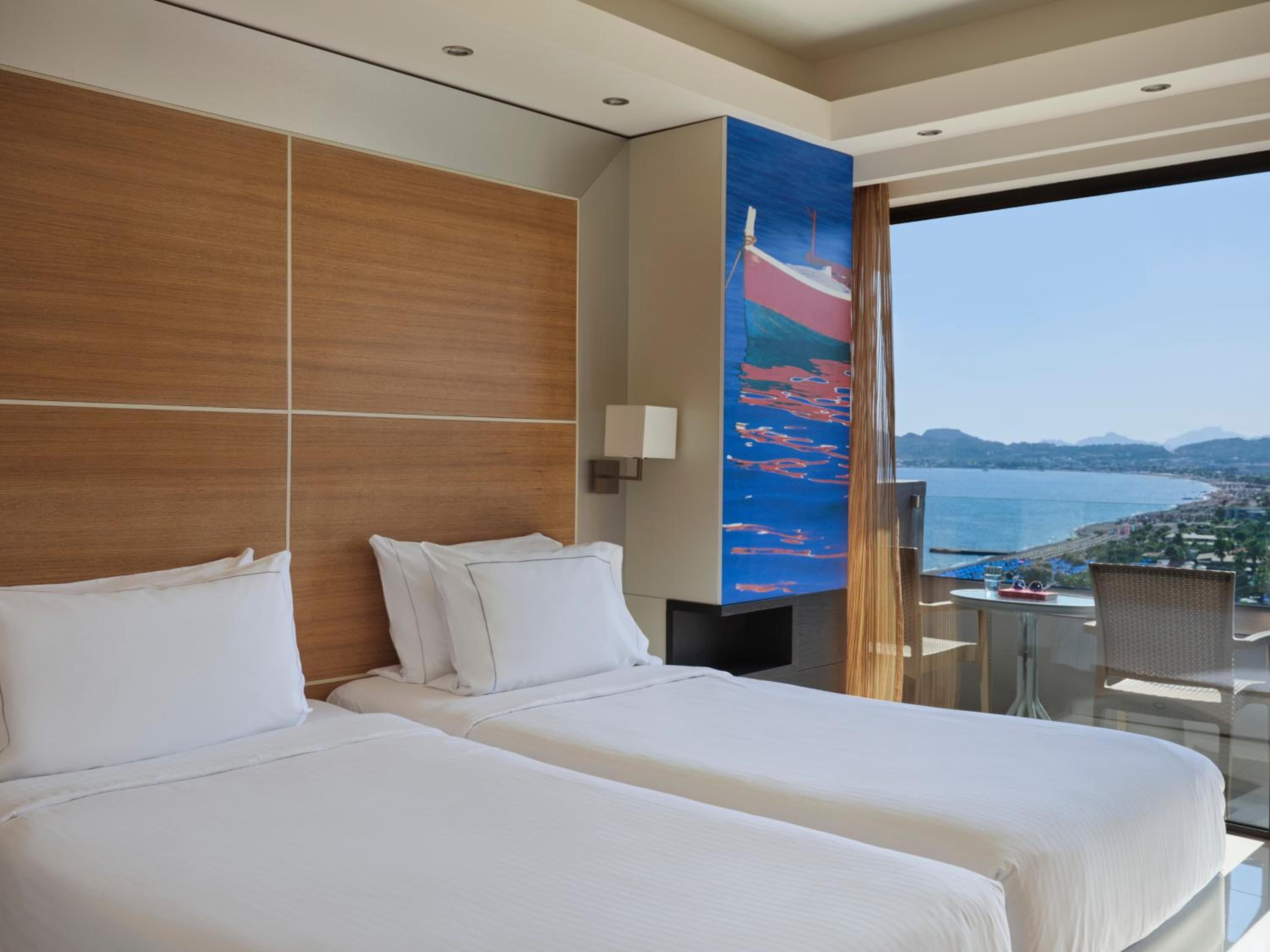 Superior Family Room with Side Sea View - Photo 7