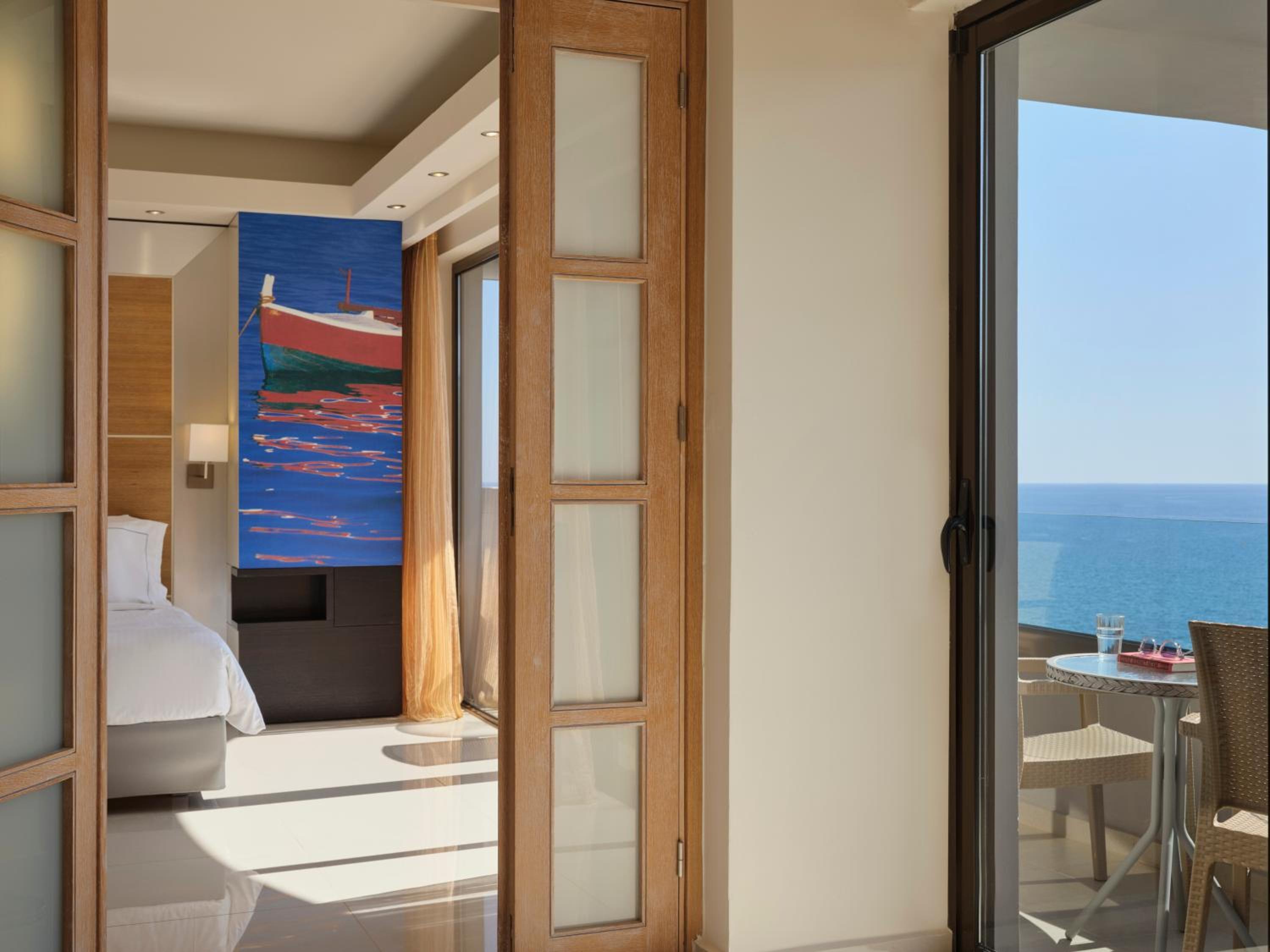 Superior Family Room with Side Sea View - Photo 4