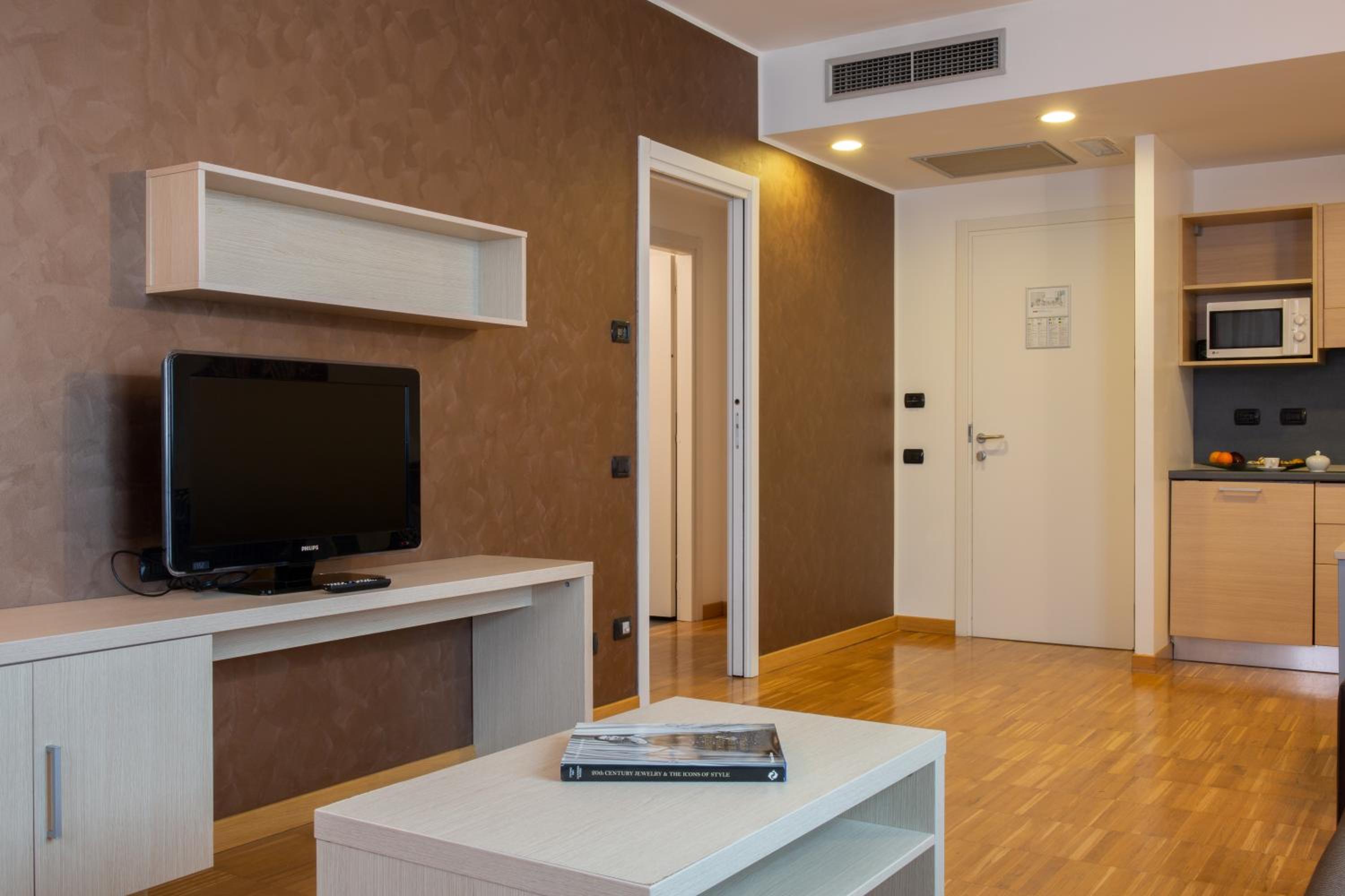 One-Bedroom Apartment - Photo 2