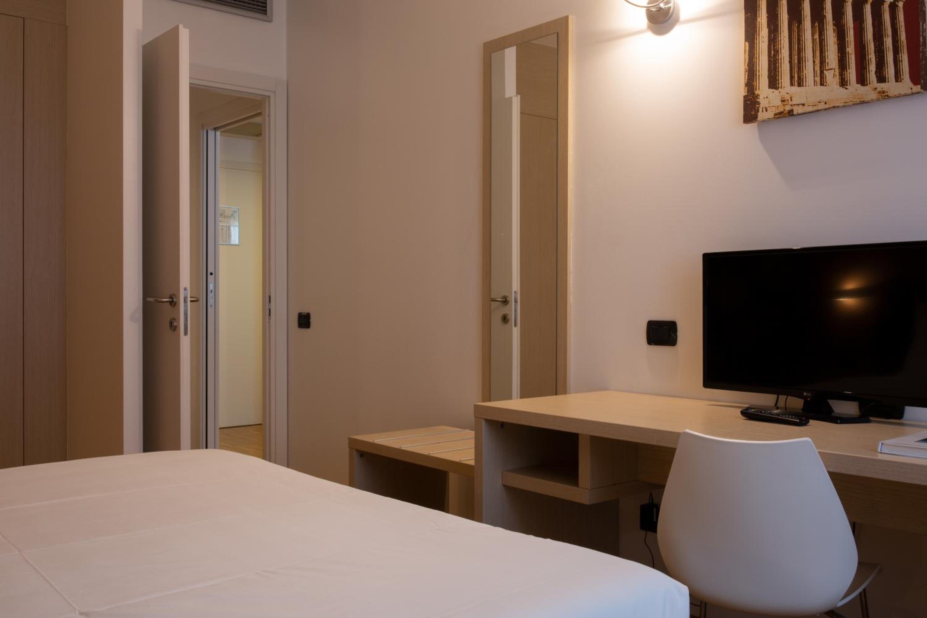 One-Bedroom Apartment - Photo 8