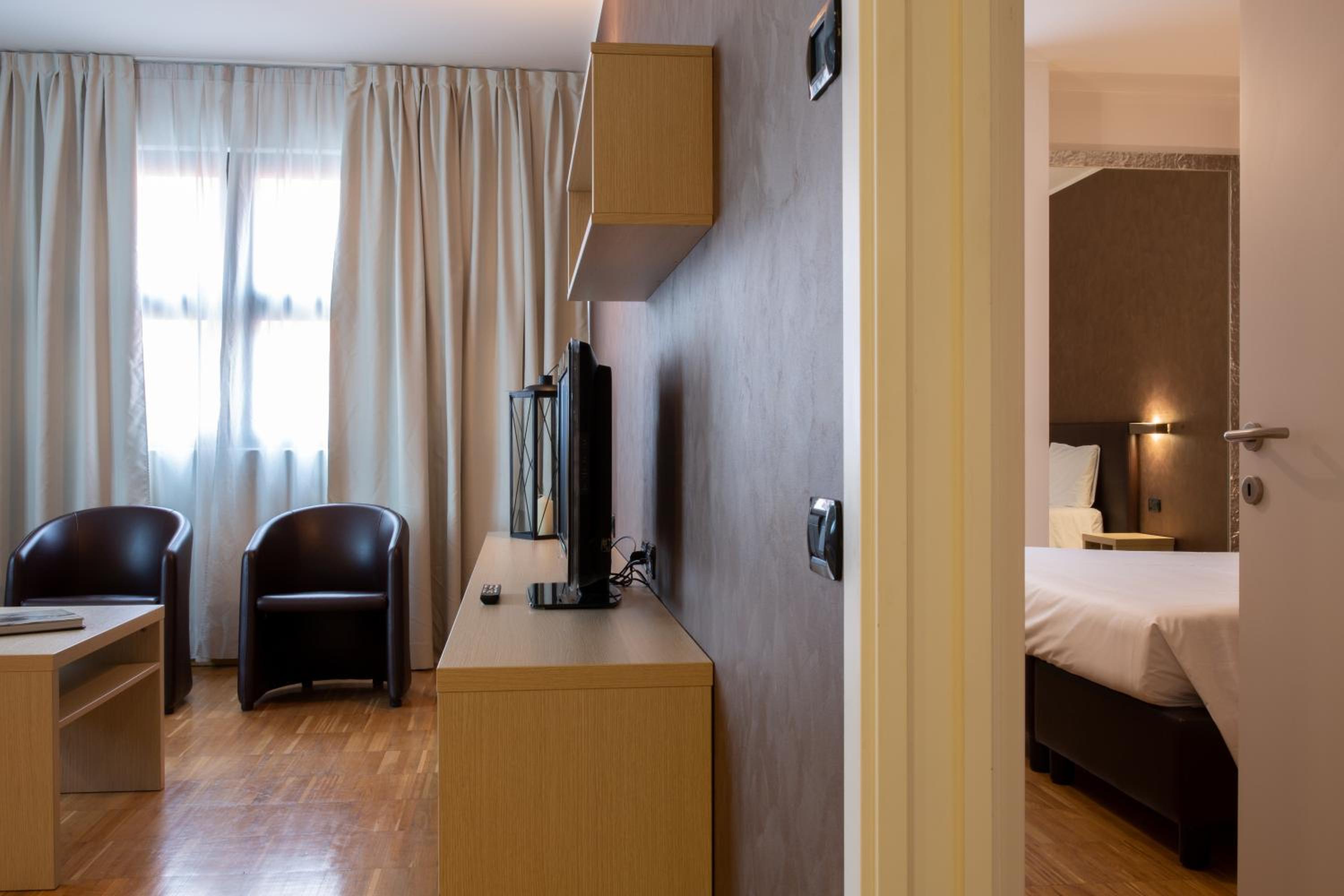 One-Bedroom Apartment - Photo 1