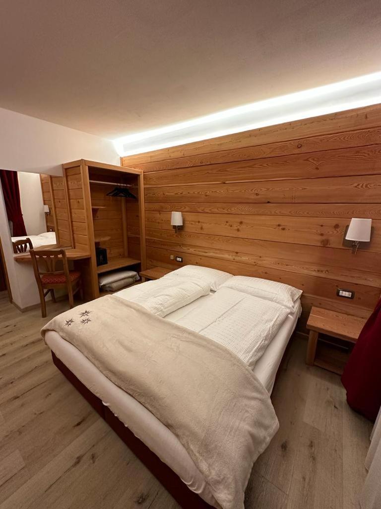 Double or Twin Room - Photo 6