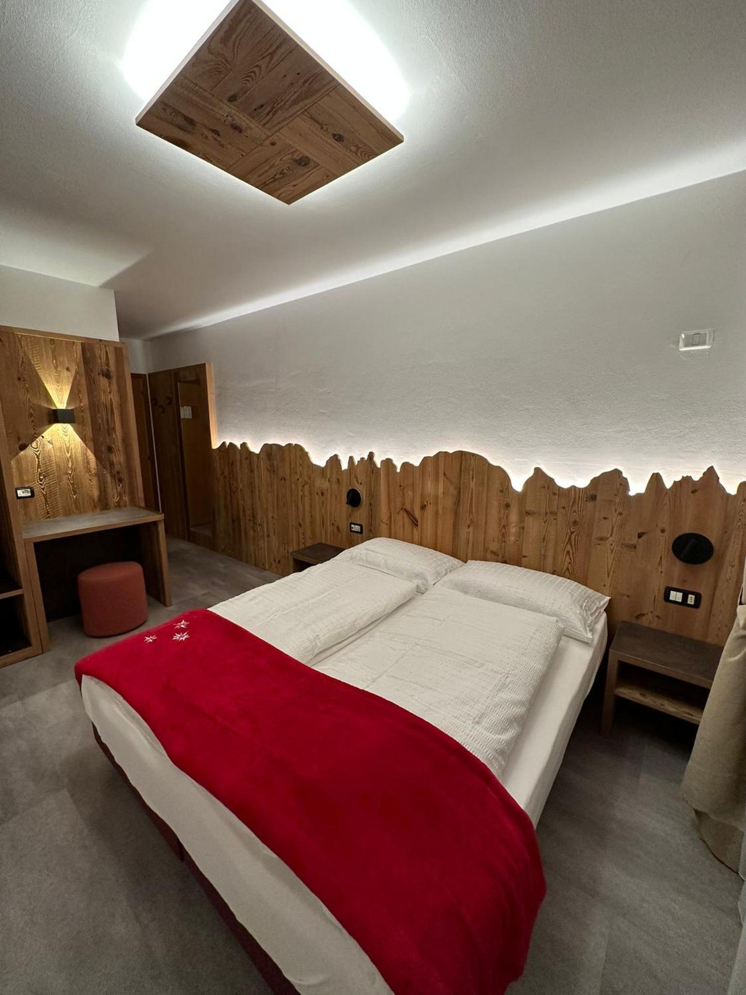 Double or Twin Room - Photo 5