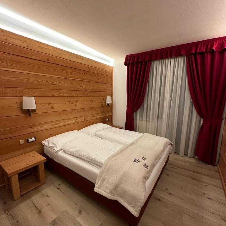 Double or Twin Room - Photo 4