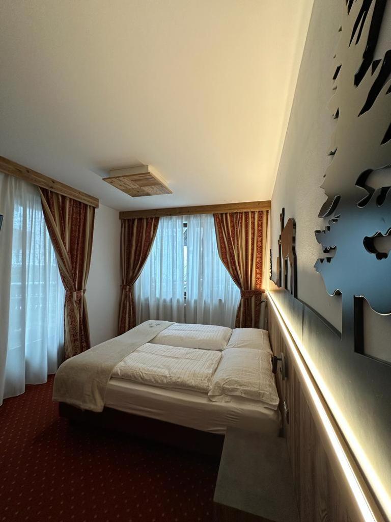 Double or Twin Room - Photo 3